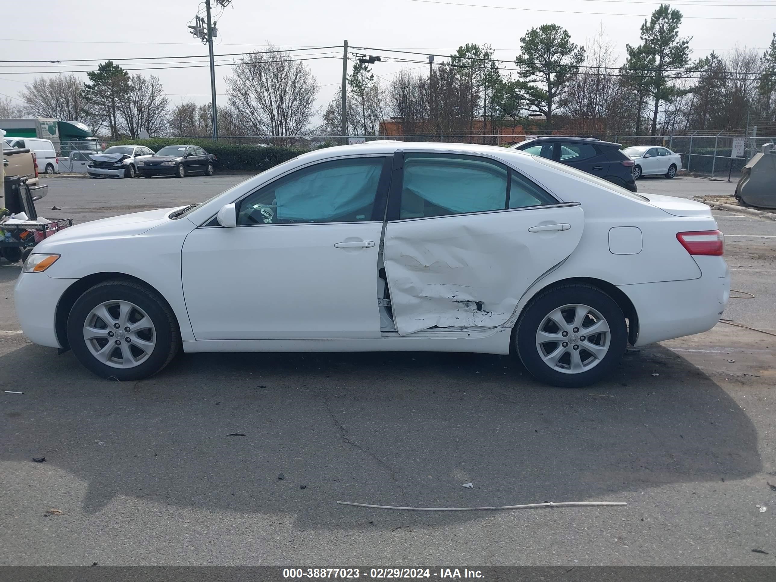 Photo 13 VIN: 4T1BE46K37U689069 - TOYOTA CAMRY 