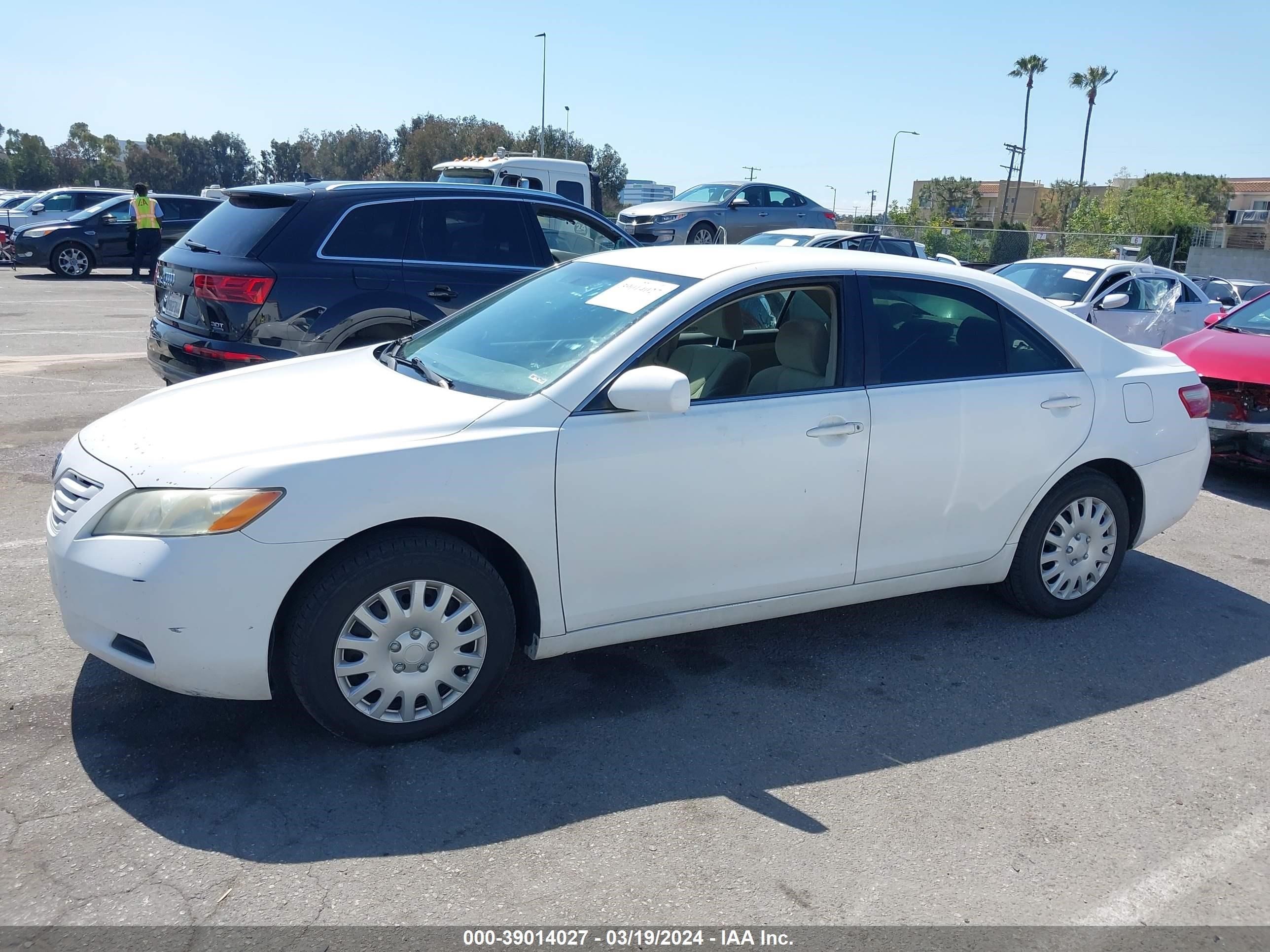 Photo 13 VIN: 4T1BE46K37U700670 - TOYOTA CAMRY 