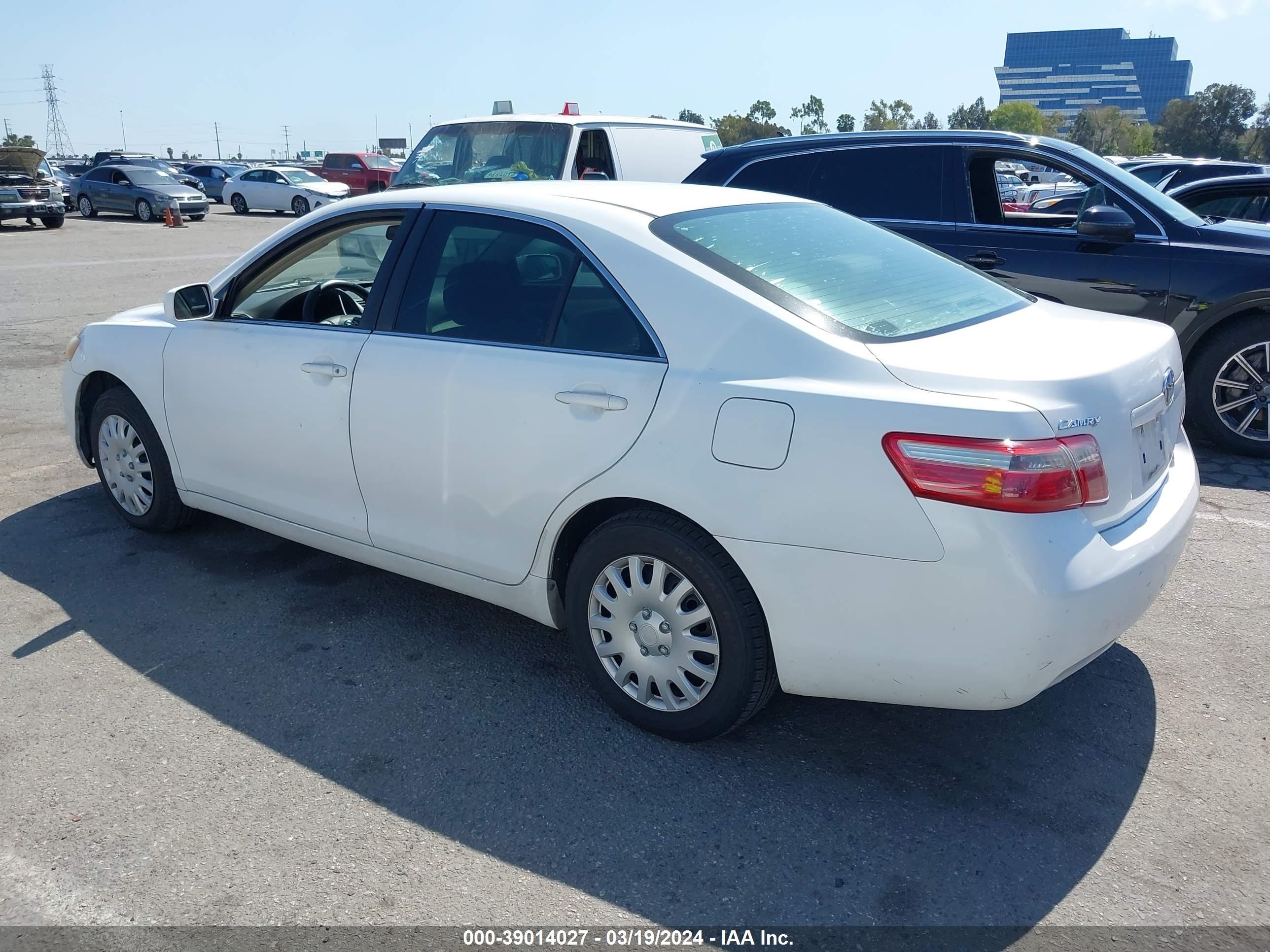 Photo 2 VIN: 4T1BE46K37U700670 - TOYOTA CAMRY 