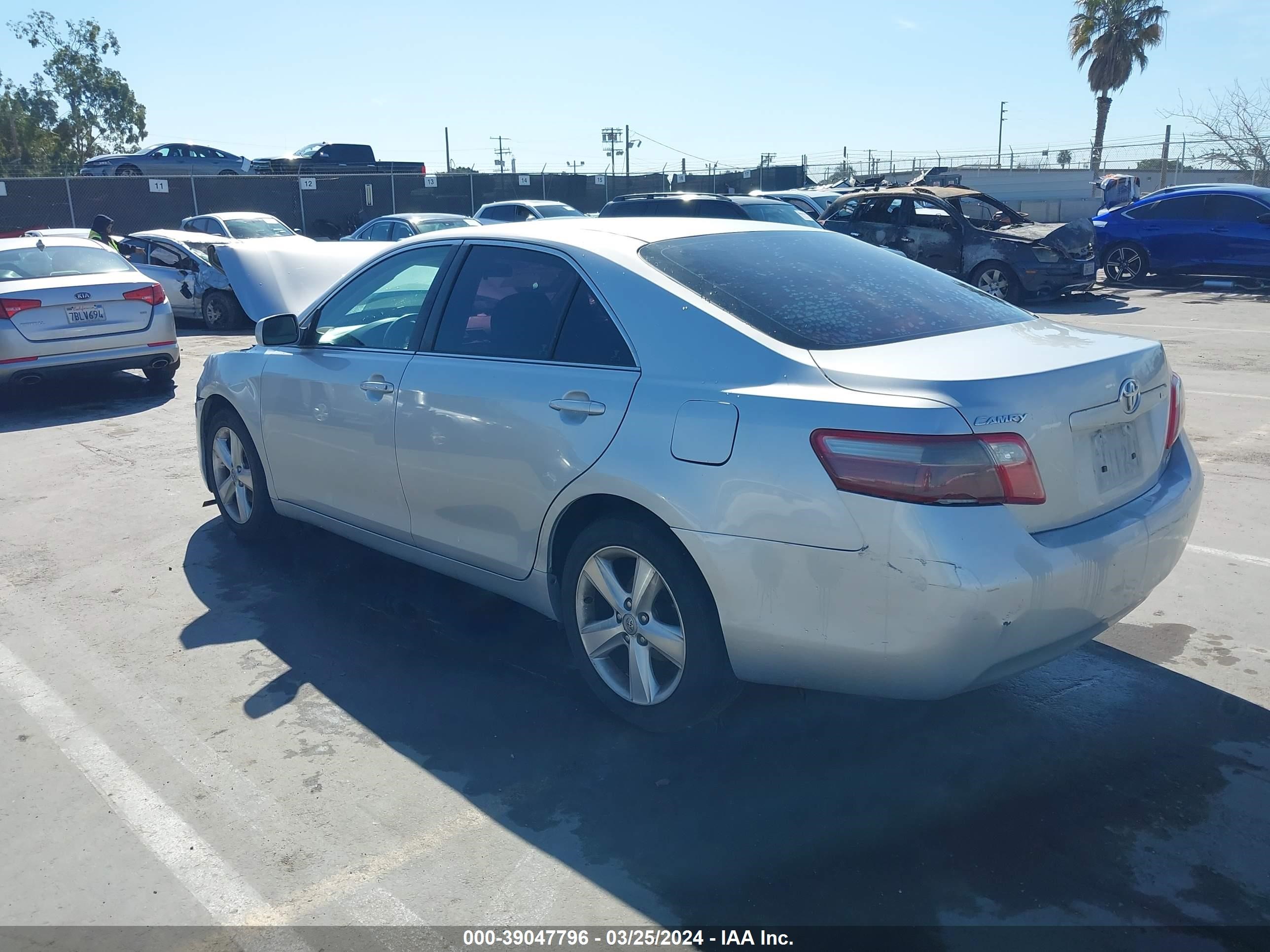 Photo 2 VIN: 4T1BE46K47U010345 - TOYOTA CAMRY 