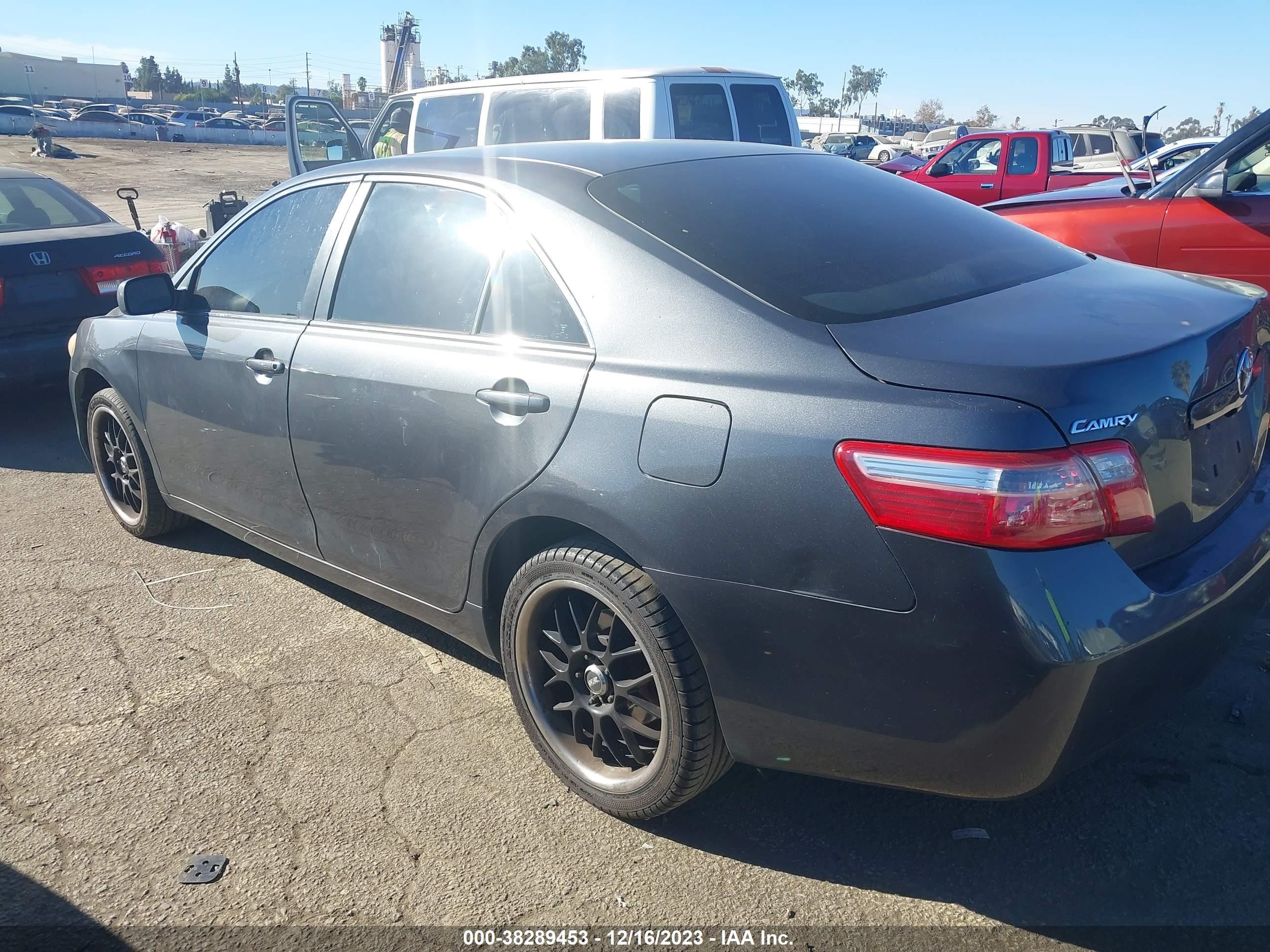 Photo 2 VIN: 4T1BE46K47U193813 - TOYOTA CAMRY 