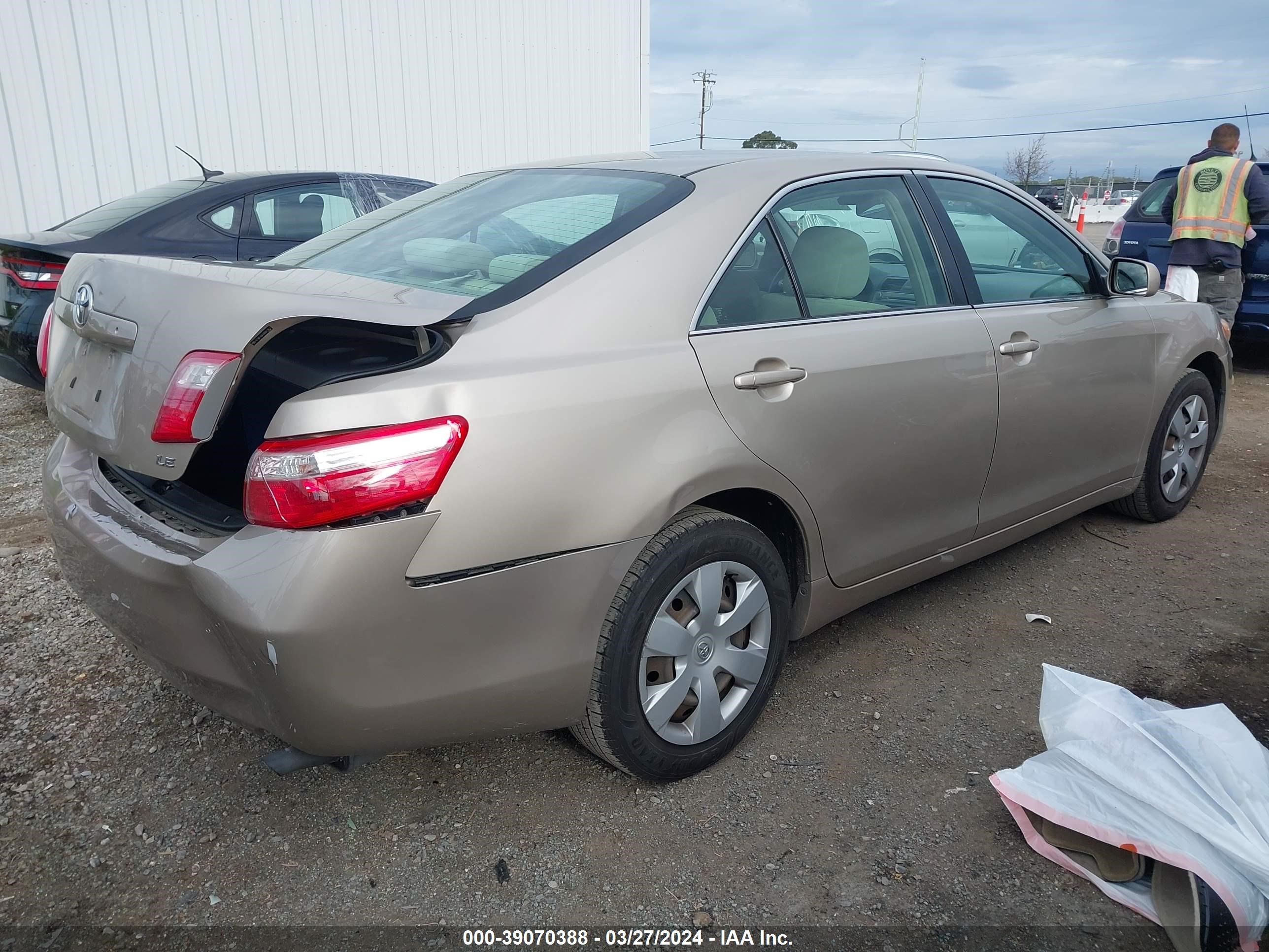 Photo 3 VIN: 4T1BE46K49U841637 - TOYOTA CAMRY 