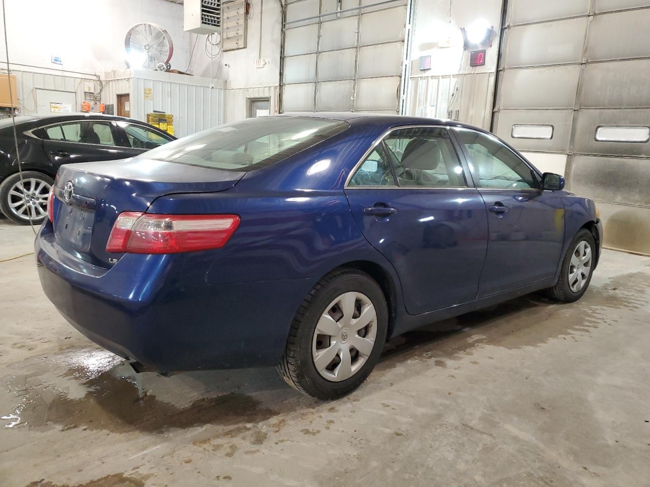 Photo 2 VIN: 4T1BE46K57U046867 - TOYOTA CAMRY 