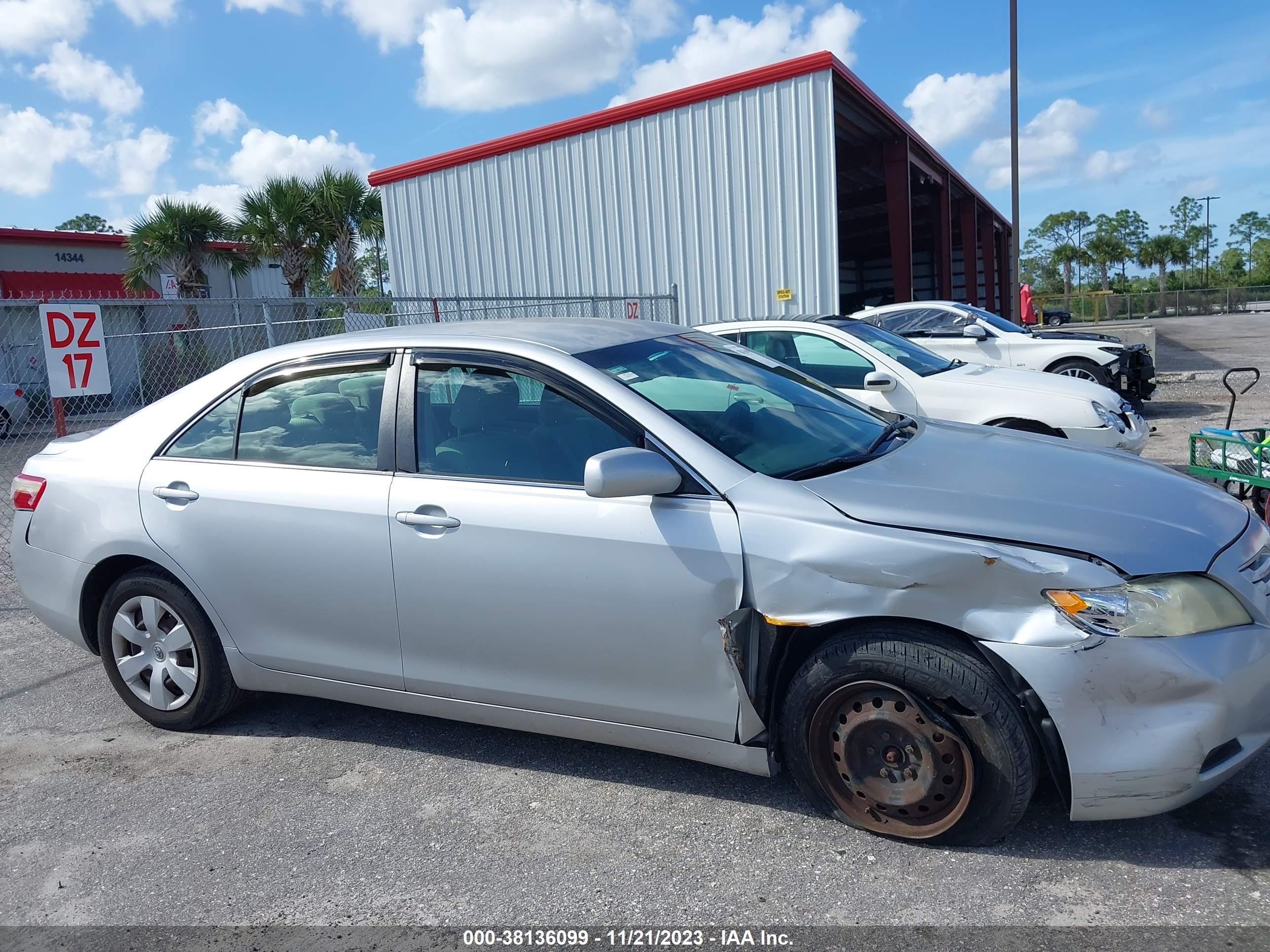 Photo 12 VIN: 4T1BE46K57U569970 - TOYOTA CAMRY 