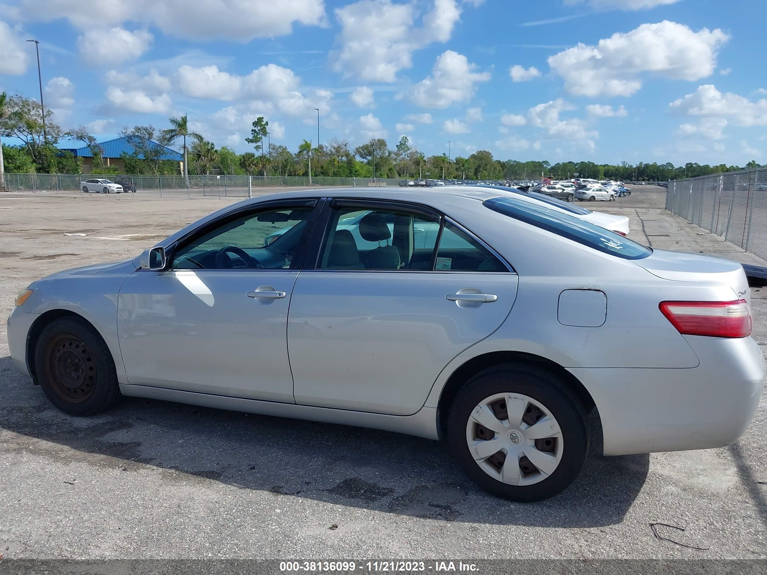 Photo 13 VIN: 4T1BE46K57U569970 - TOYOTA CAMRY 