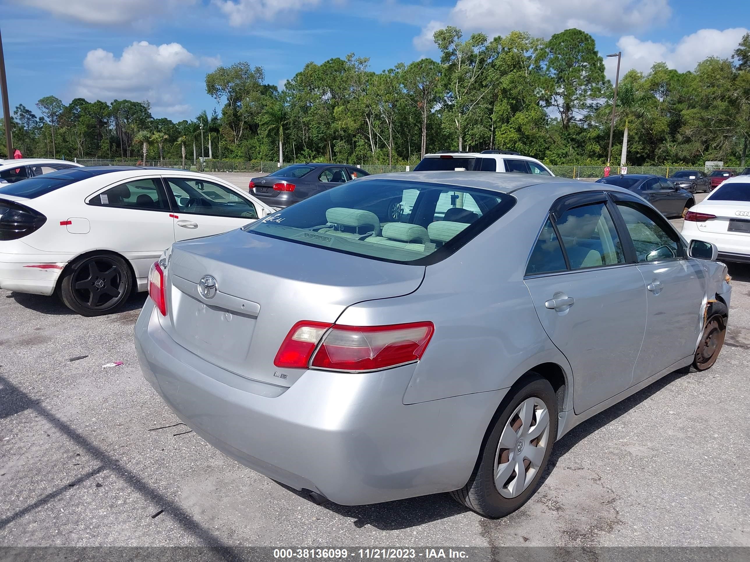 Photo 3 VIN: 4T1BE46K57U569970 - TOYOTA CAMRY 