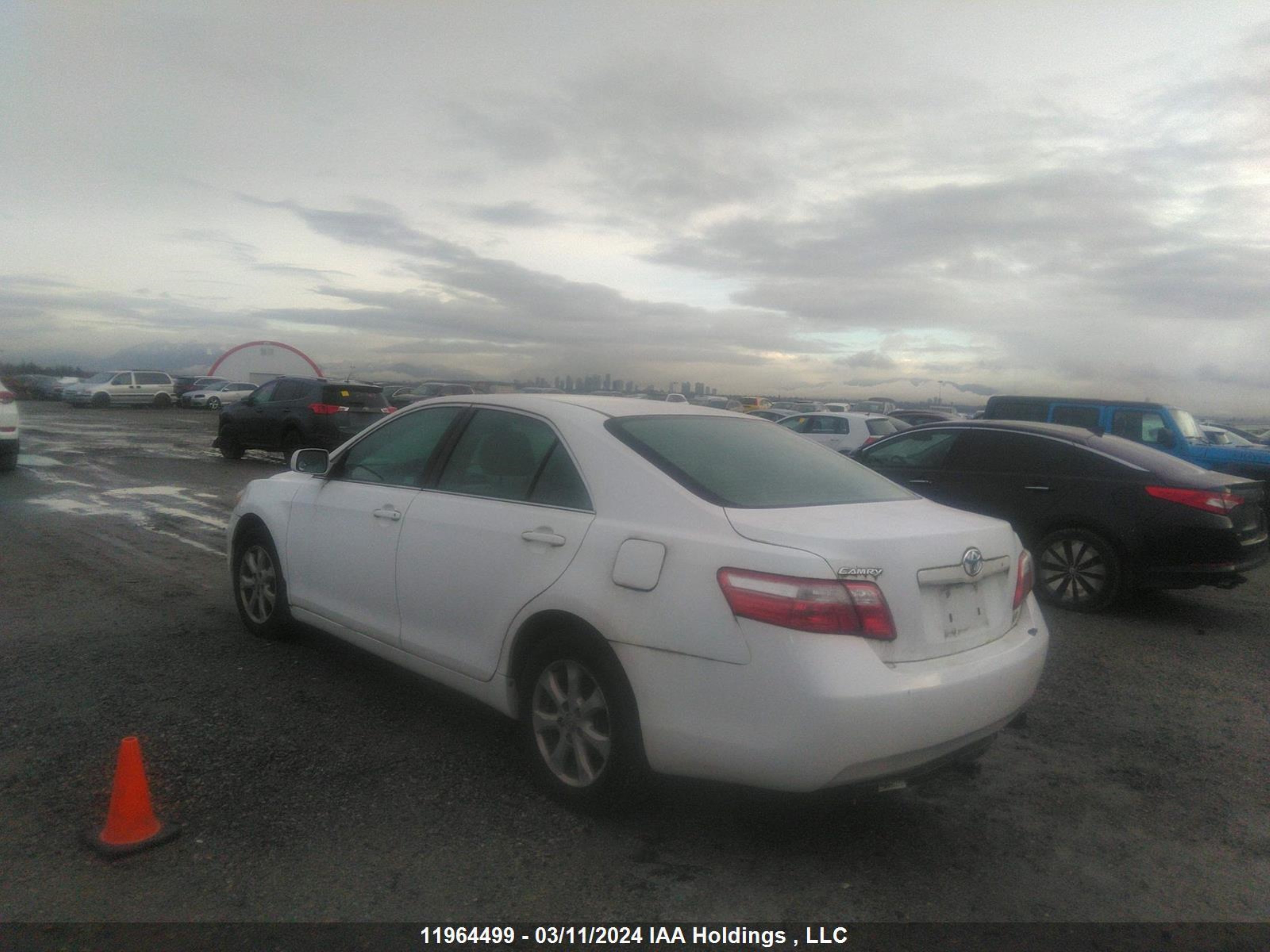 Photo 2 VIN: 4T1BE46K57U588423 - TOYOTA CAMRY 