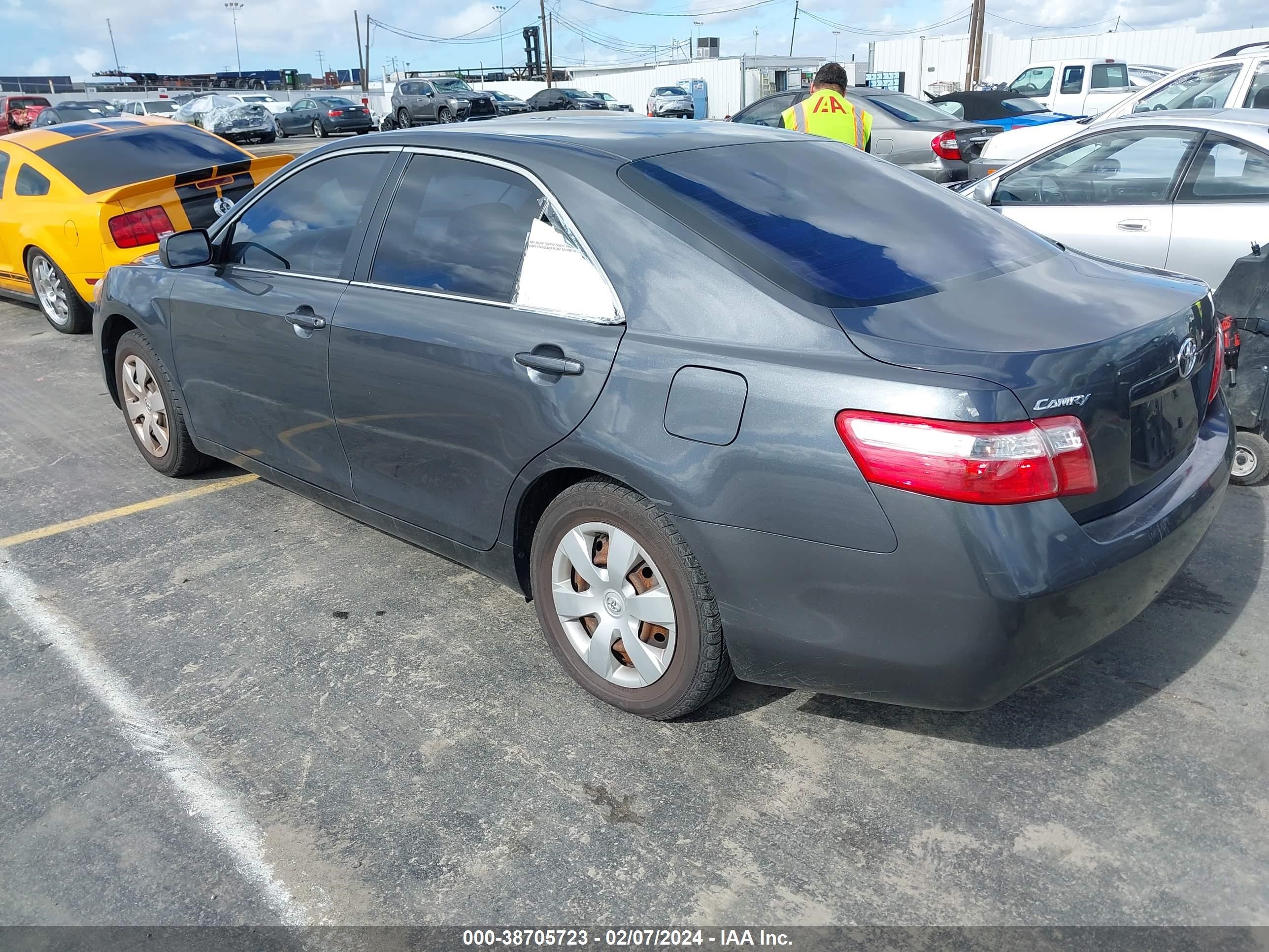 Photo 2 VIN: 4T1BE46K59U281319 - TOYOTA CAMRY 