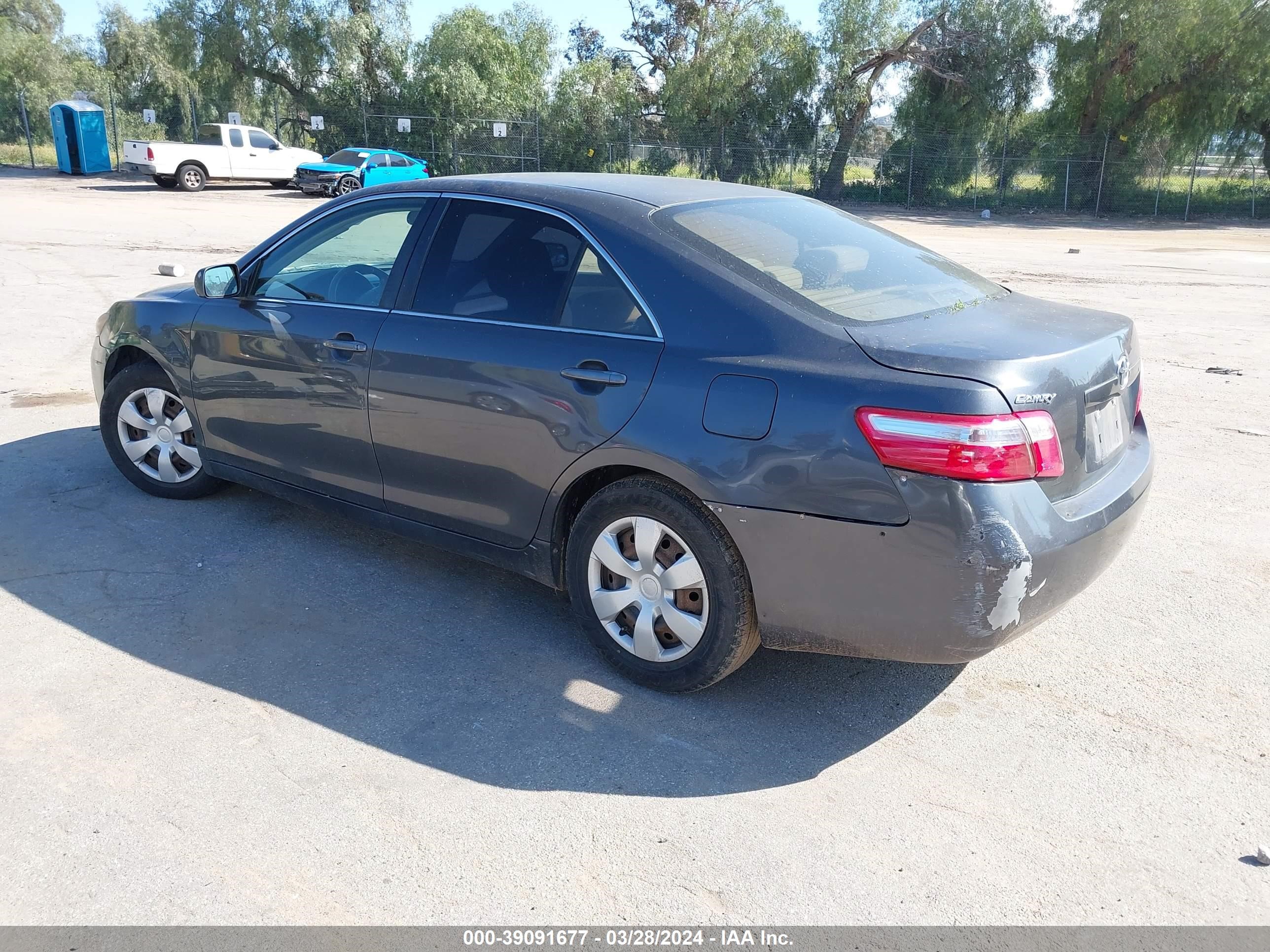 Photo 2 VIN: 4T1BE46K67U128882 - TOYOTA CAMRY 