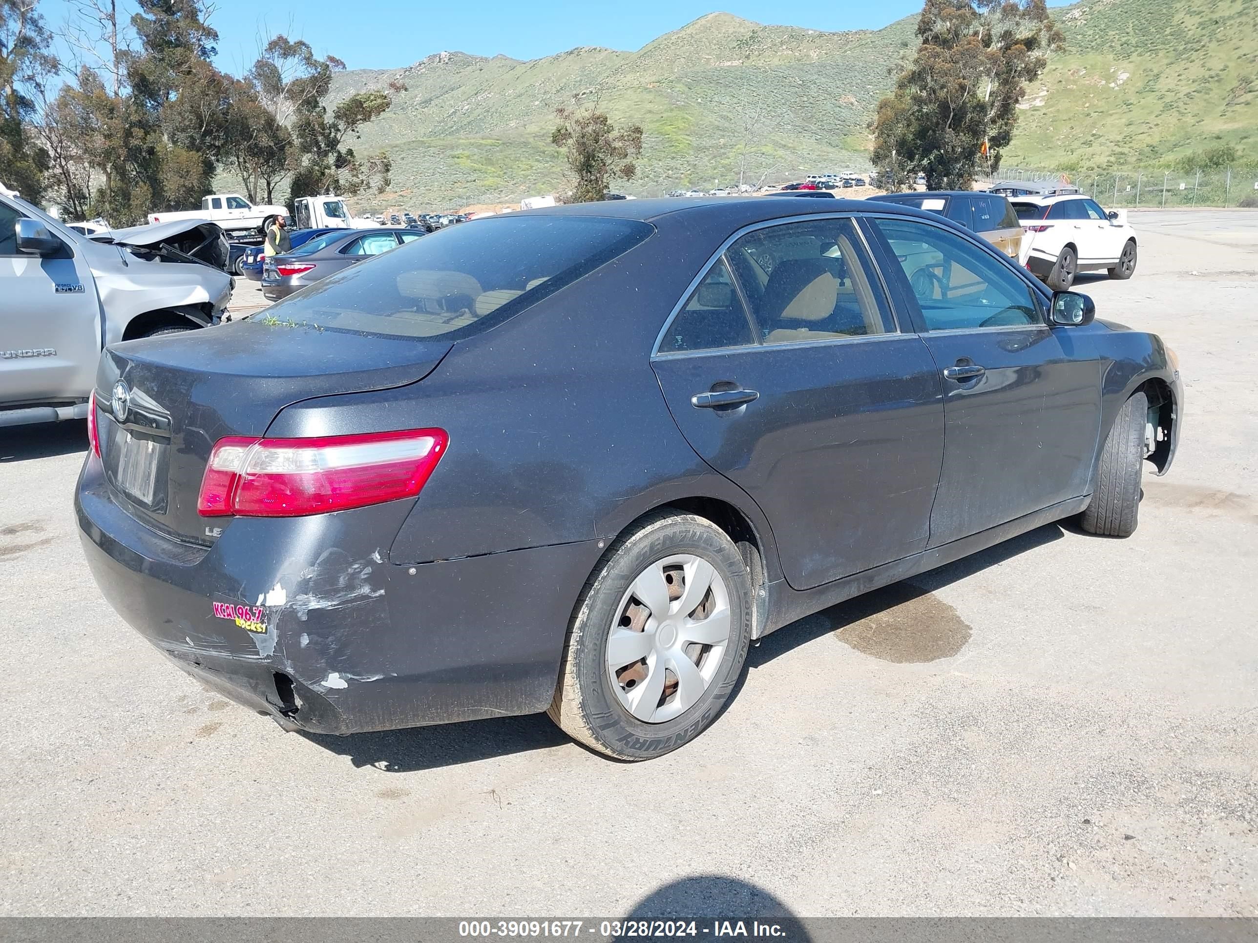 Photo 3 VIN: 4T1BE46K67U128882 - TOYOTA CAMRY 