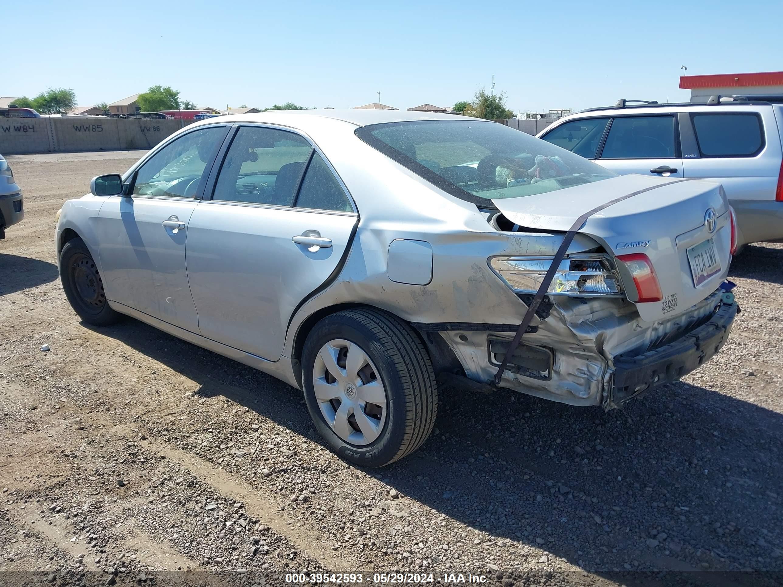 Photo 2 VIN: 4T1BE46K67U142300 - TOYOTA CAMRY 