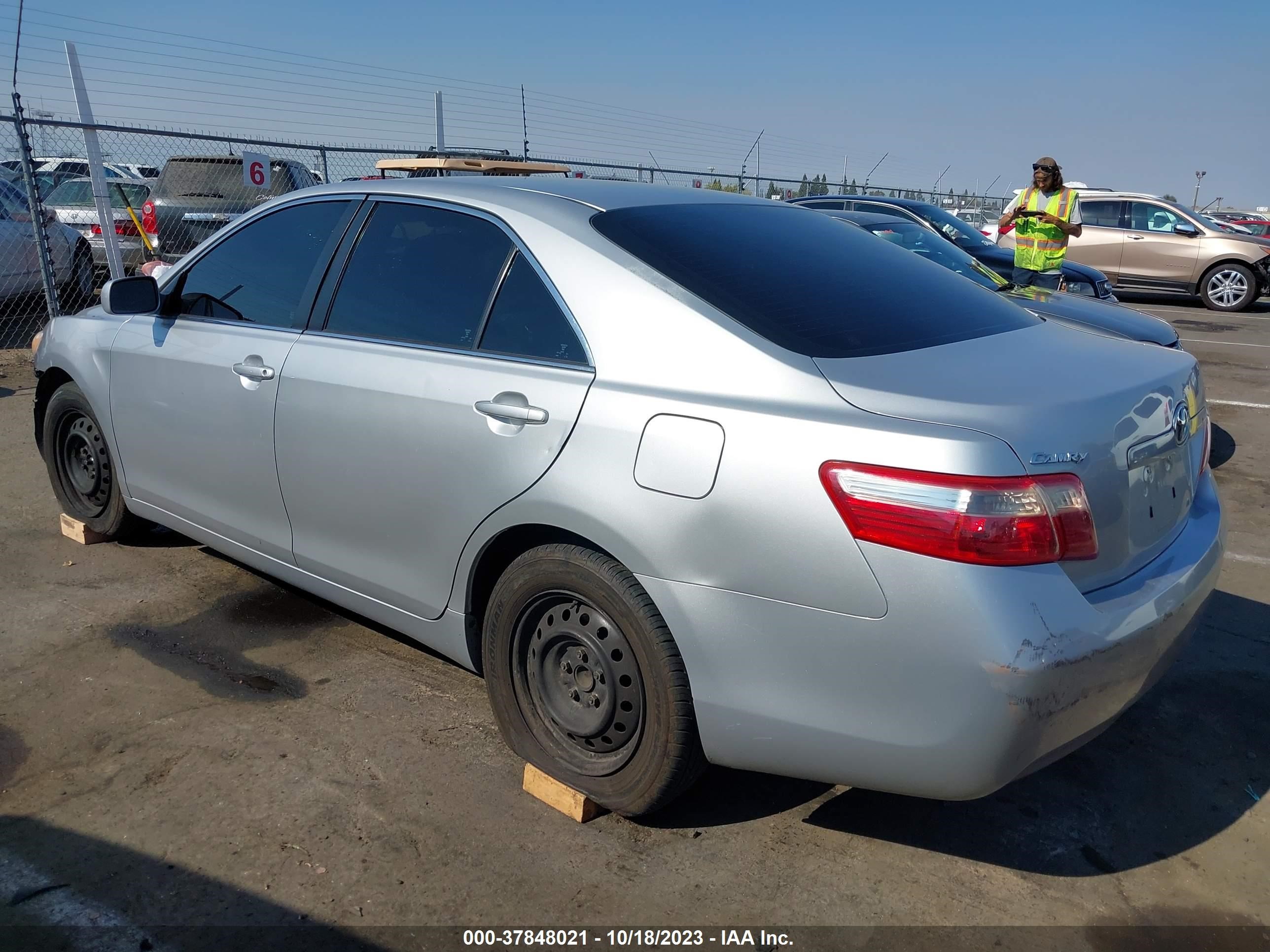 Photo 2 VIN: 4T1BE46K67U174860 - TOYOTA CAMRY 