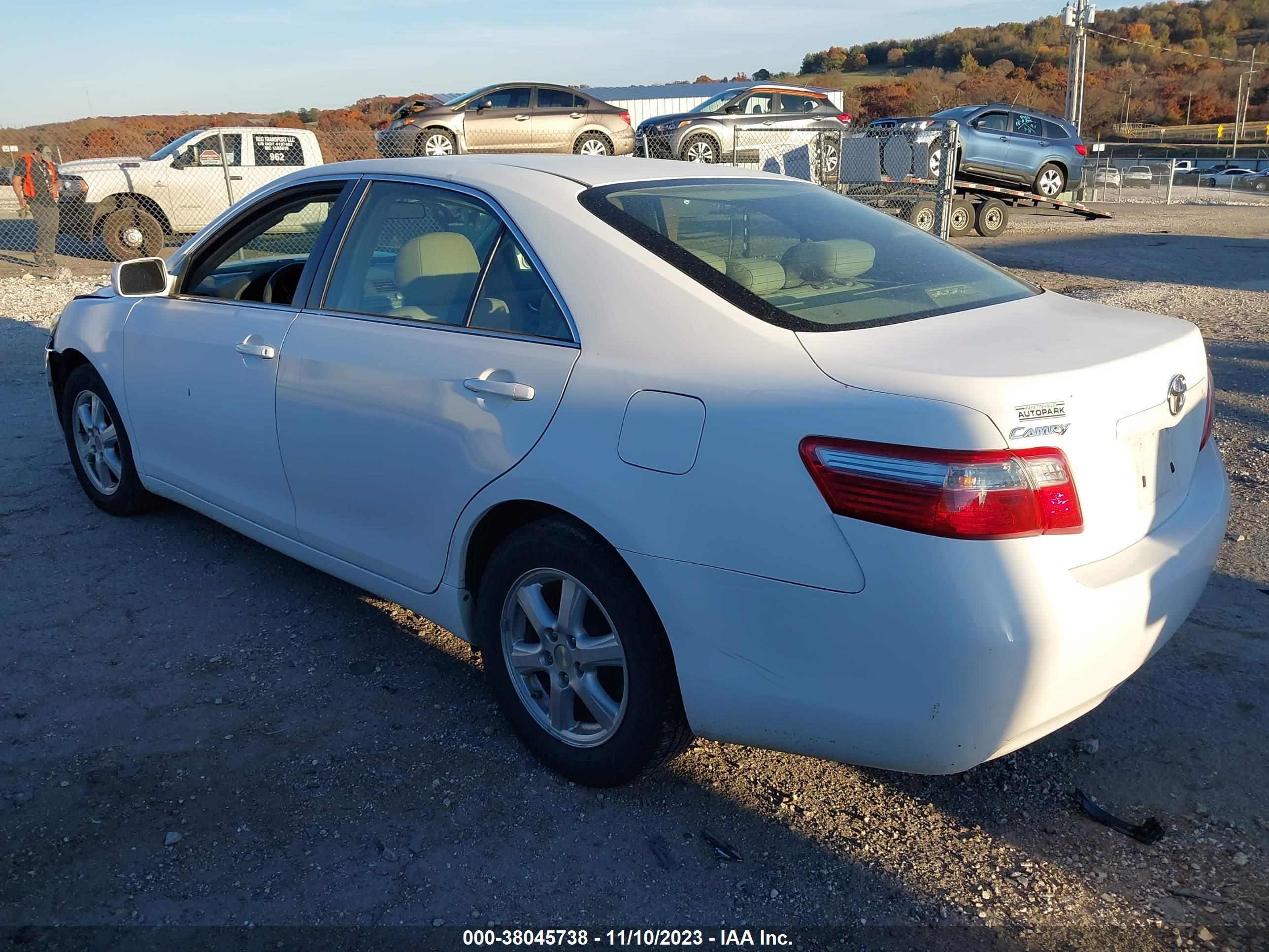 Photo 2 VIN: 4T1BE46K67U584333 - TOYOTA CAMRY 