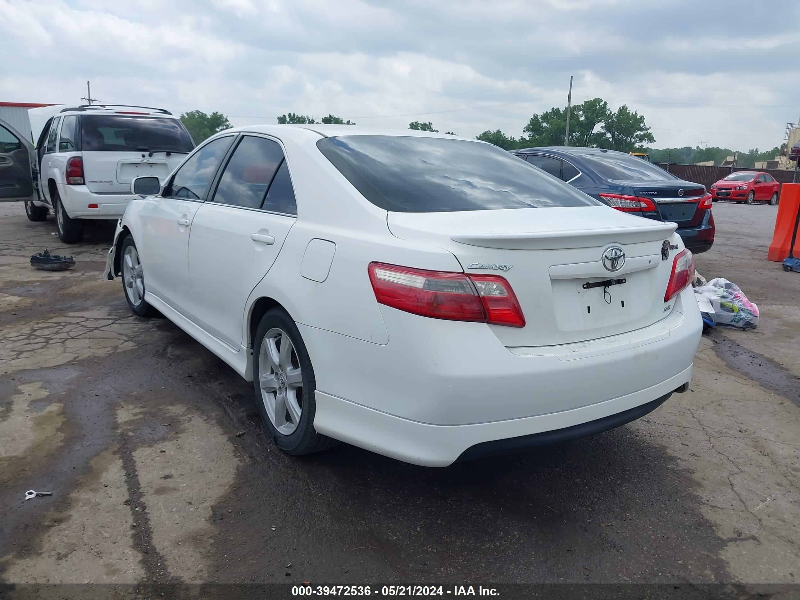 Photo 2 VIN: 4T1BE46K67U696131 - TOYOTA CAMRY 