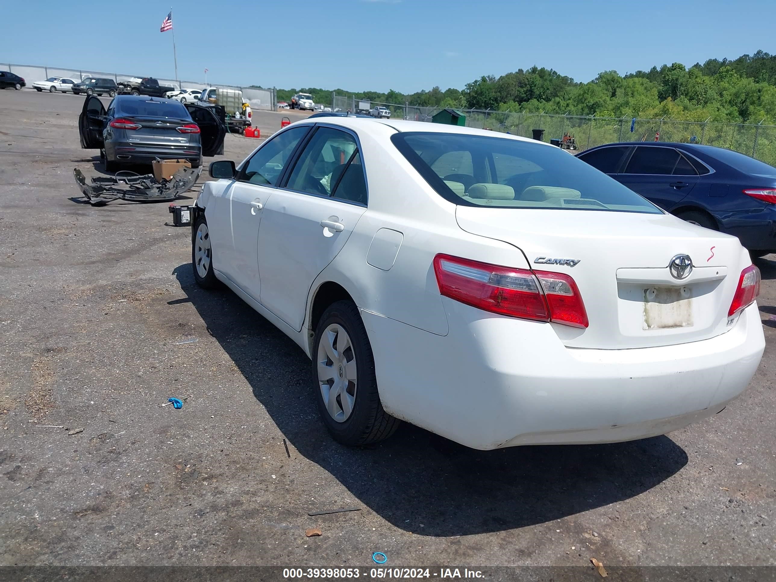 Photo 2 VIN: 4T1BE46K67U715504 - TOYOTA CAMRY 