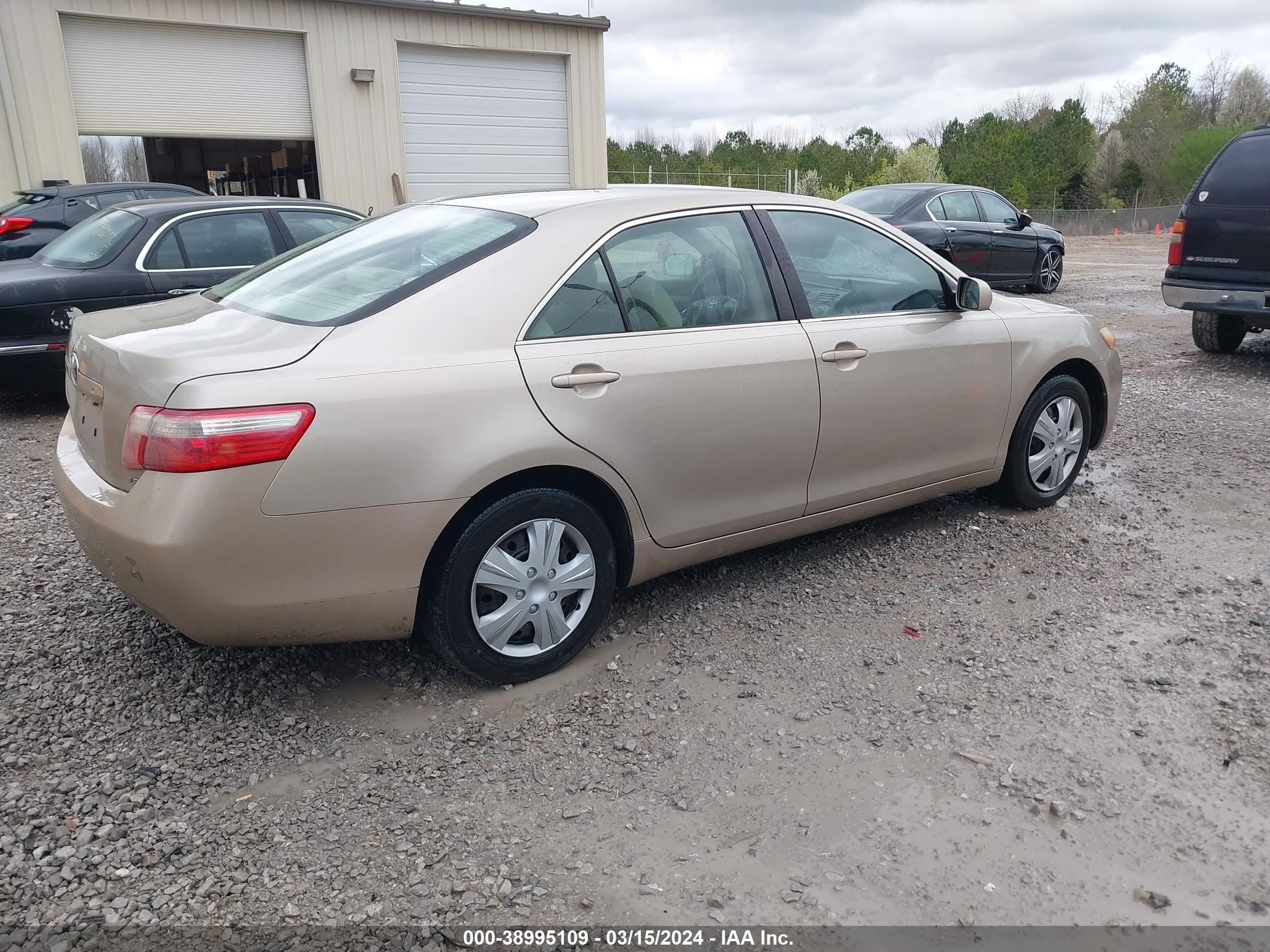 Photo 3 VIN: 4T1BE46K68U771136 - TOYOTA CAMRY 