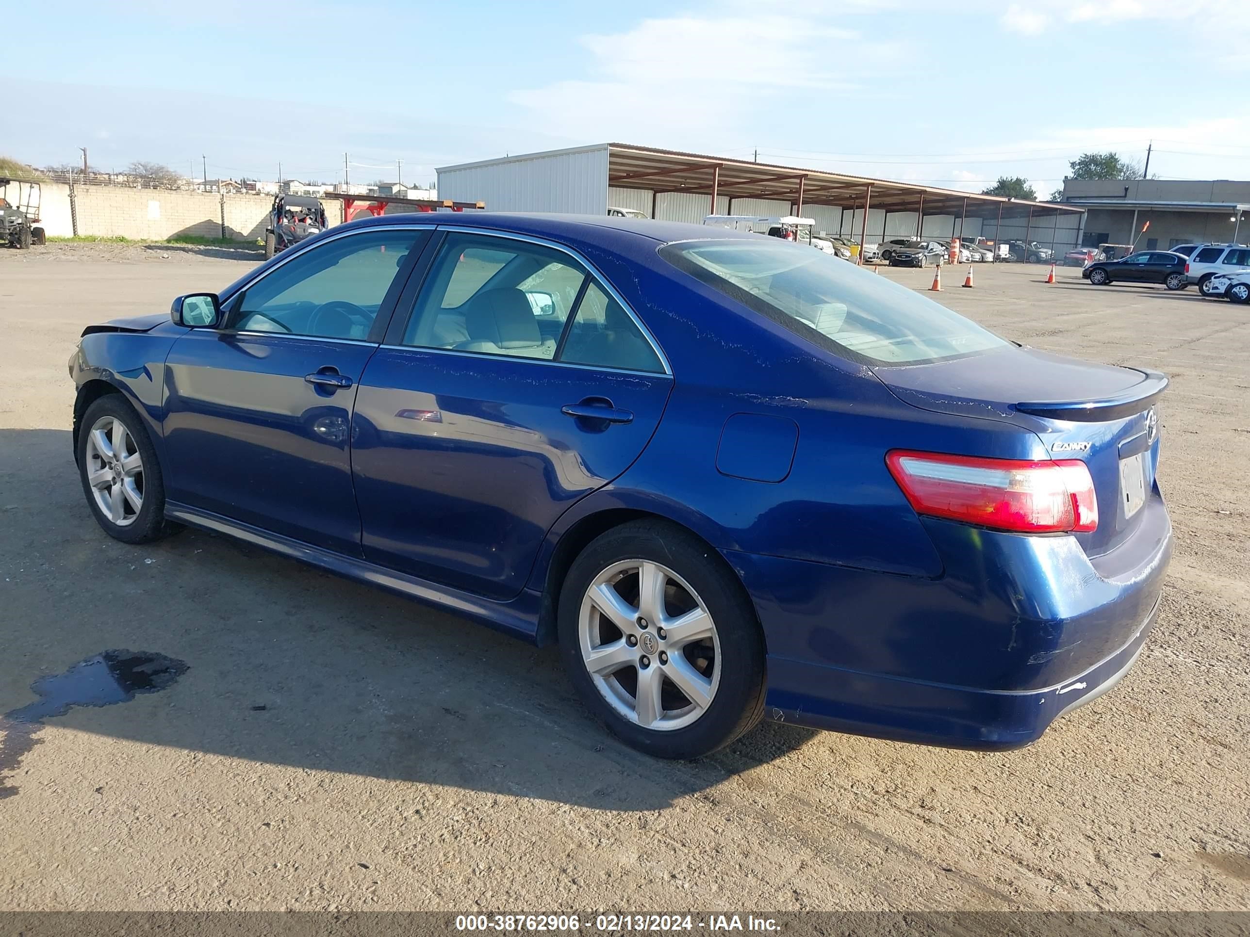 Photo 2 VIN: 4T1BE46K77U034137 - TOYOTA CAMRY 