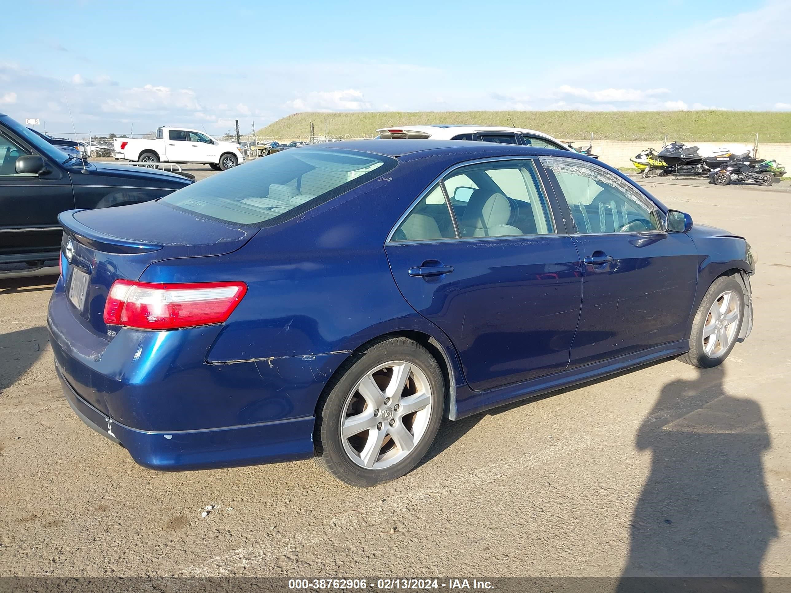 Photo 3 VIN: 4T1BE46K77U034137 - TOYOTA CAMRY 