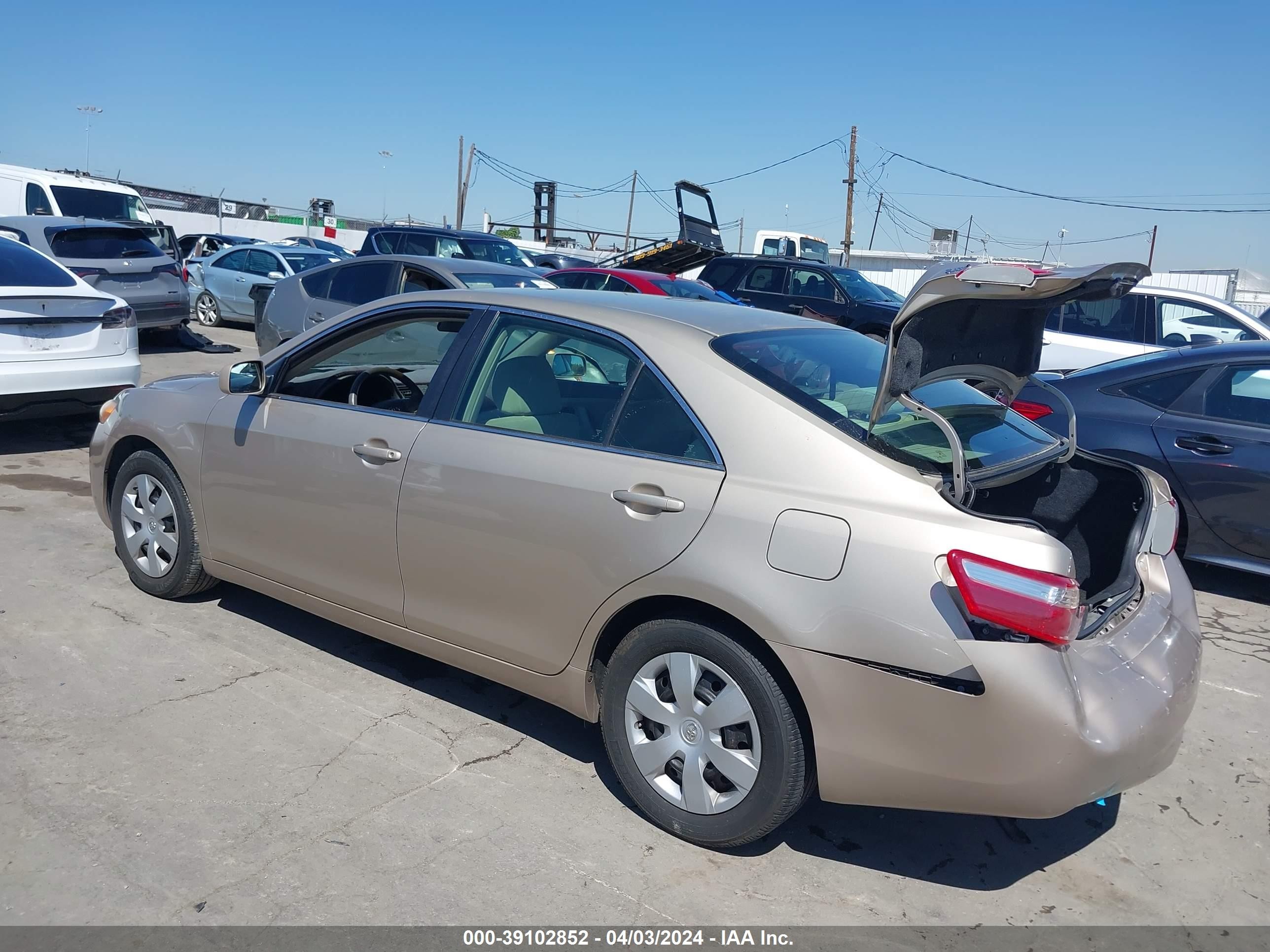 Photo 2 VIN: 4T1BE46K77U138952 - TOYOTA CAMRY 