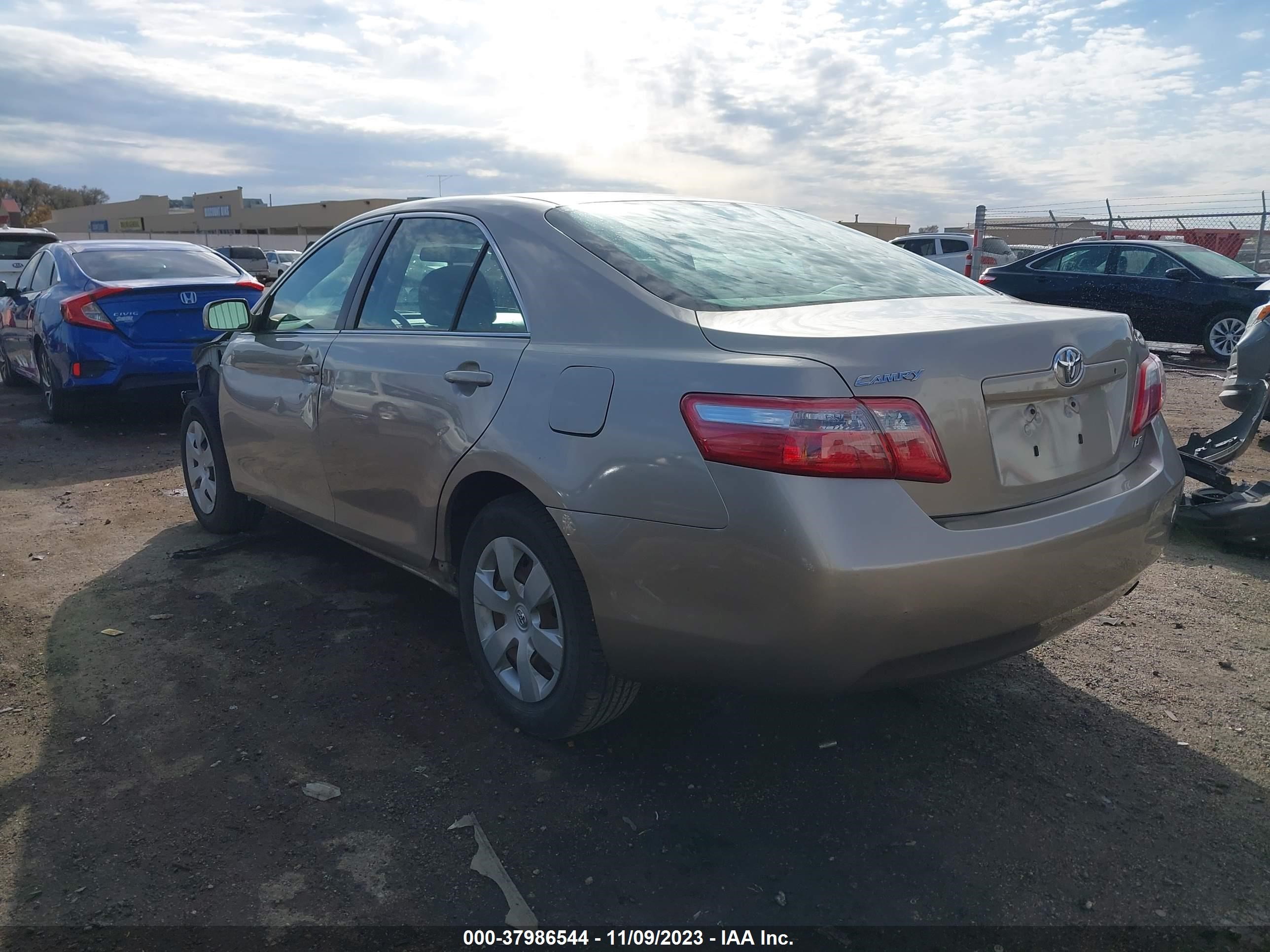 Photo 2 VIN: 4T1BE46K77U512220 - TOYOTA CAMRY 