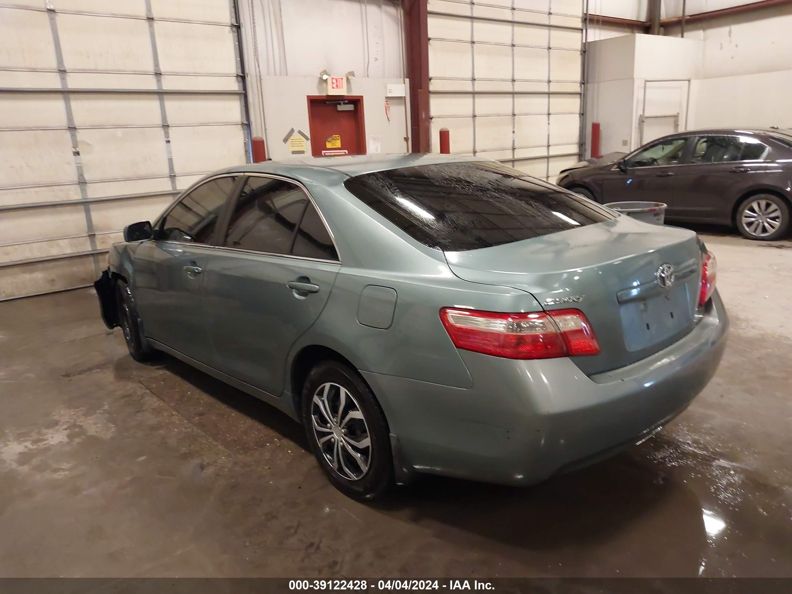 Photo 2 VIN: 4T1BE46K77U580548 - TOYOTA CAMRY 