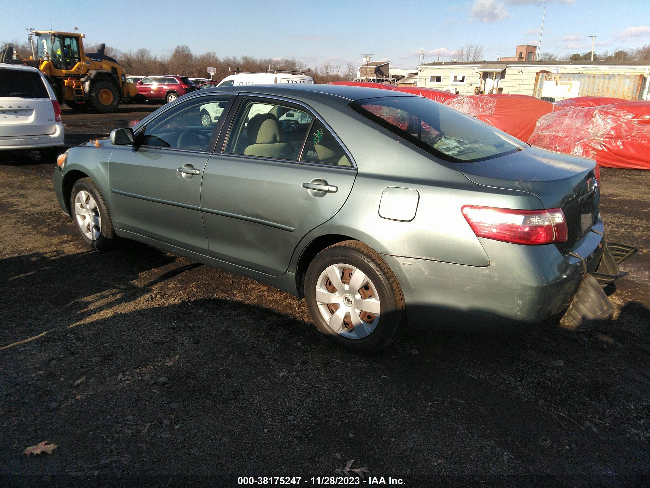 Photo 2 VIN: 4T1BE46K77U581571 - TOYOTA CAMRY 