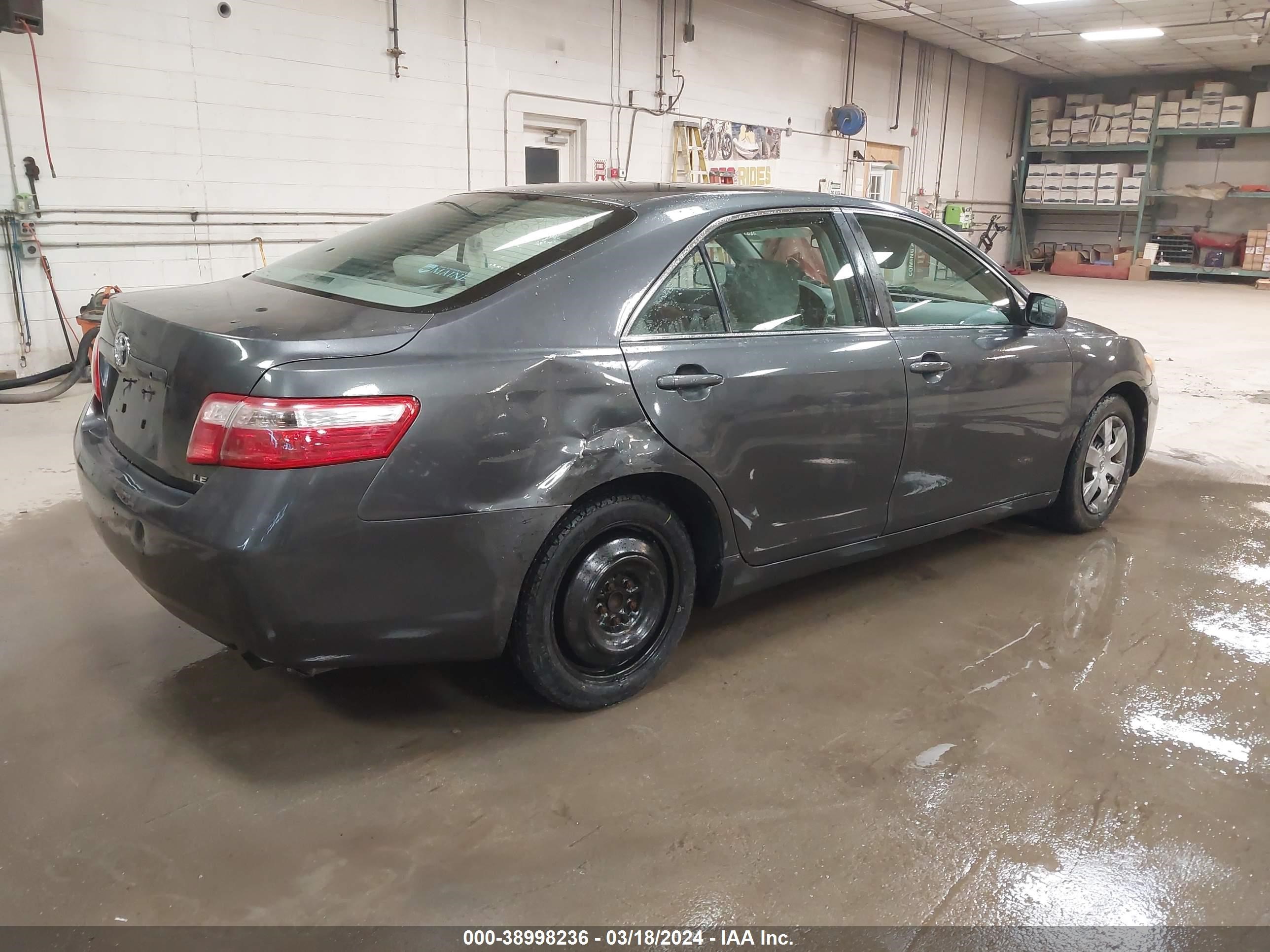 Photo 3 VIN: 4T1BE46K78U211111 - TOYOTA CAMRY 