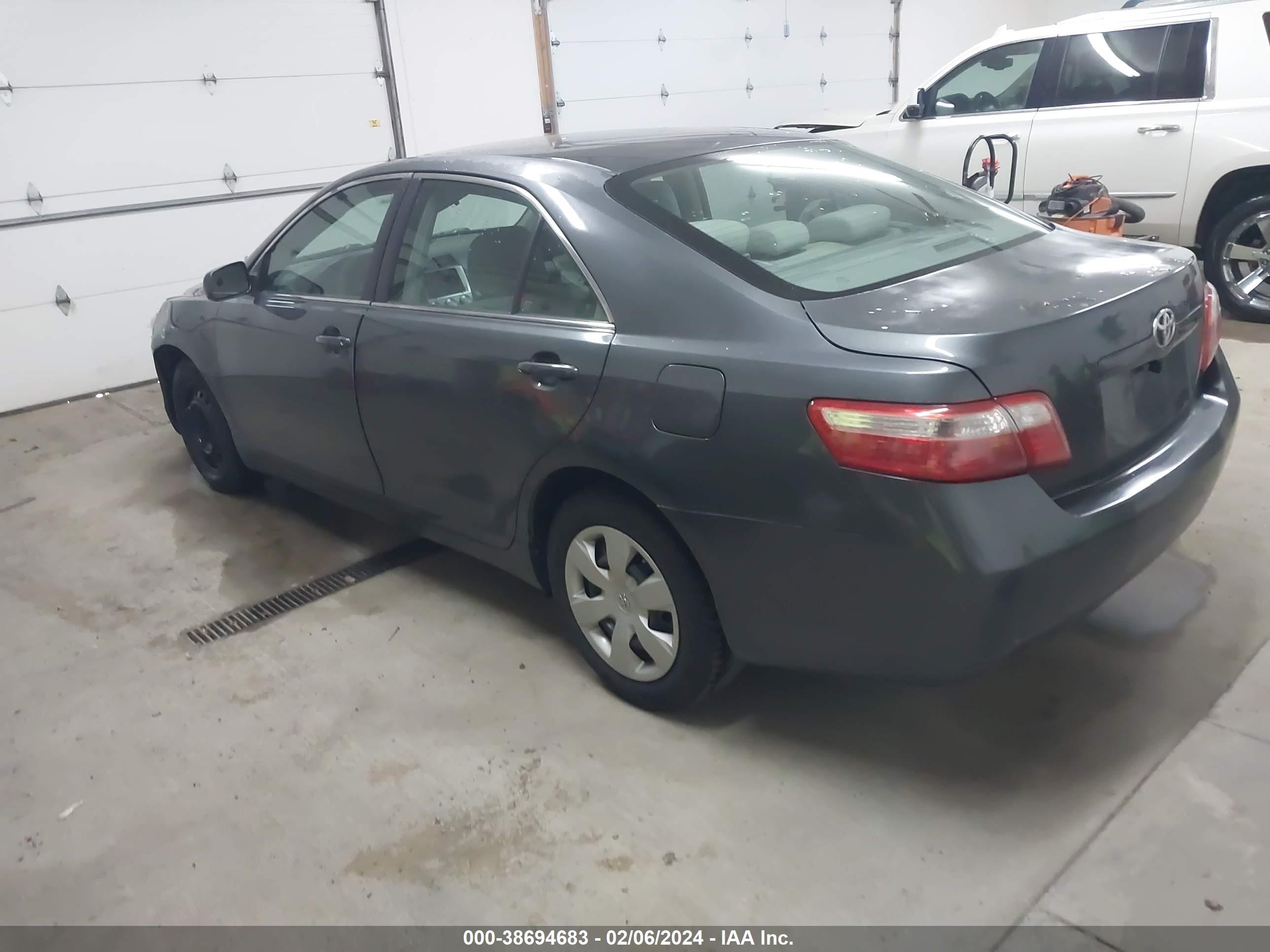 Photo 2 VIN: 4T1BE46K79U409091 - TOYOTA CAMRY 