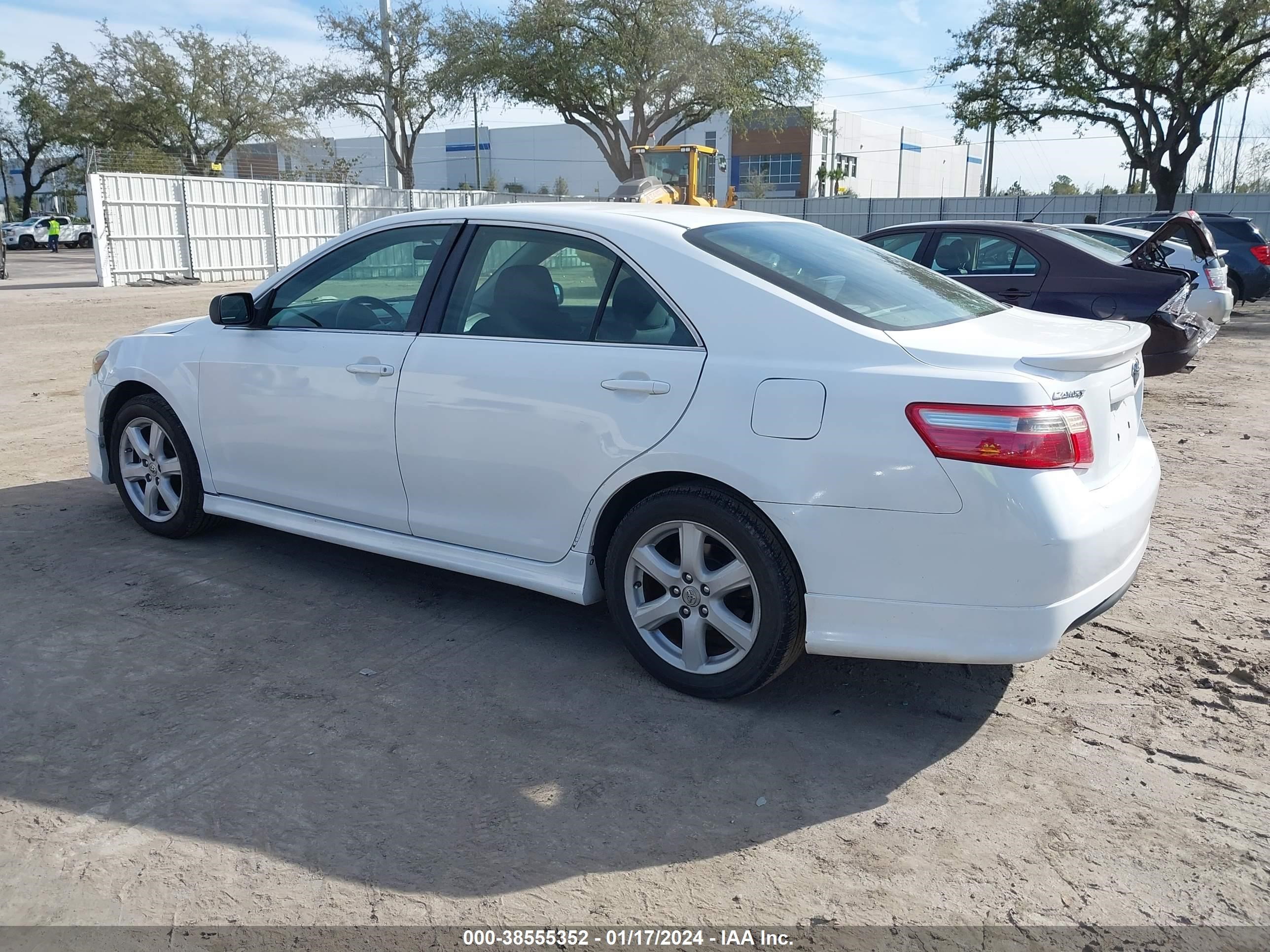 Photo 2 VIN: 4T1BE46K87U562558 - TOYOTA CAMRY 