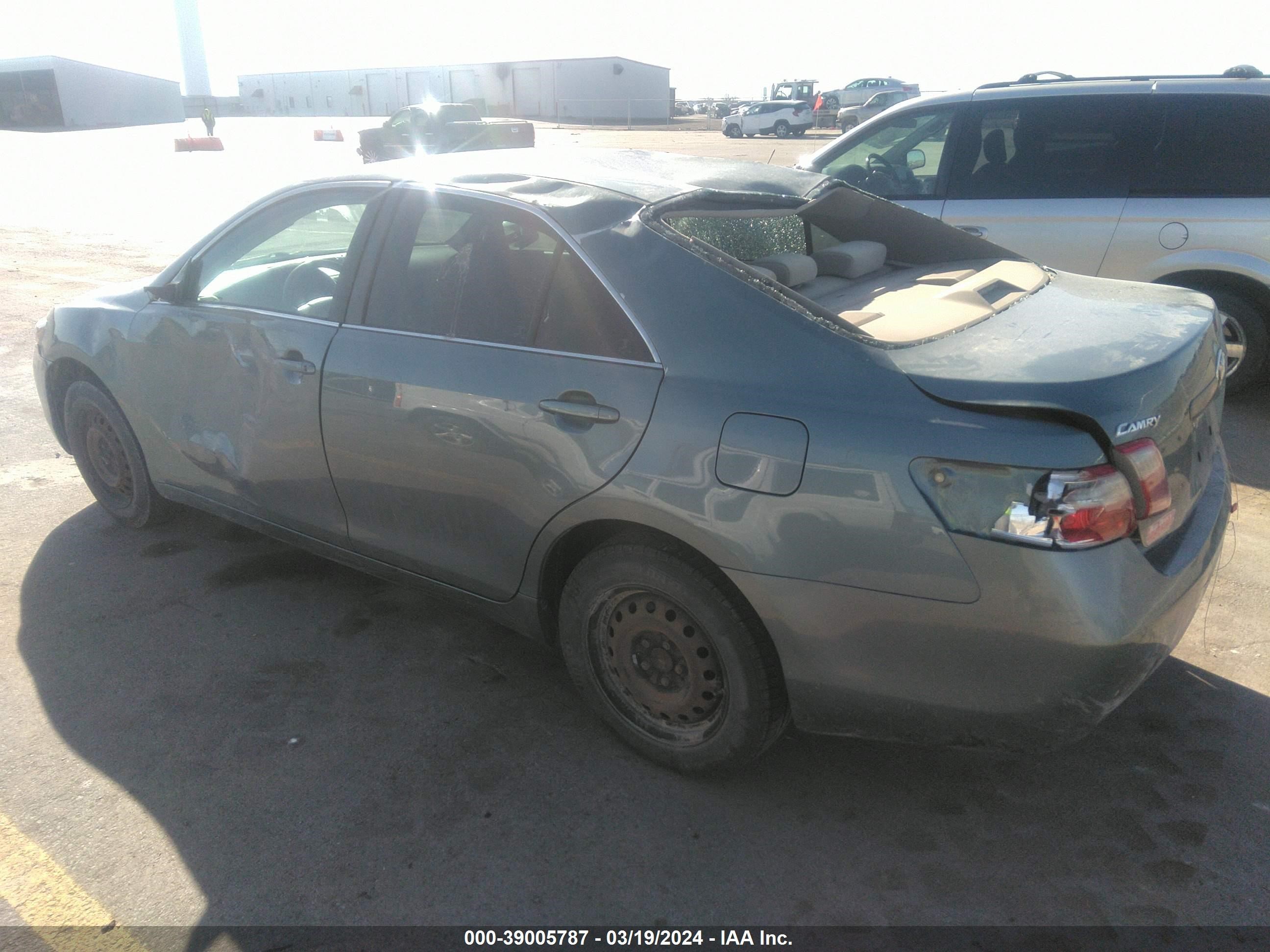 Photo 2 VIN: 4T1BE46K87U660991 - TOYOTA CAMRY 