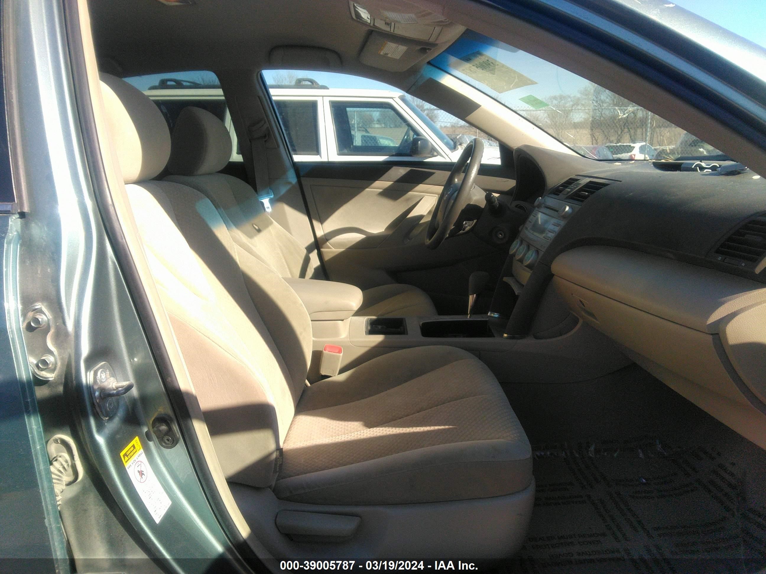 Photo 4 VIN: 4T1BE46K87U660991 - TOYOTA CAMRY 