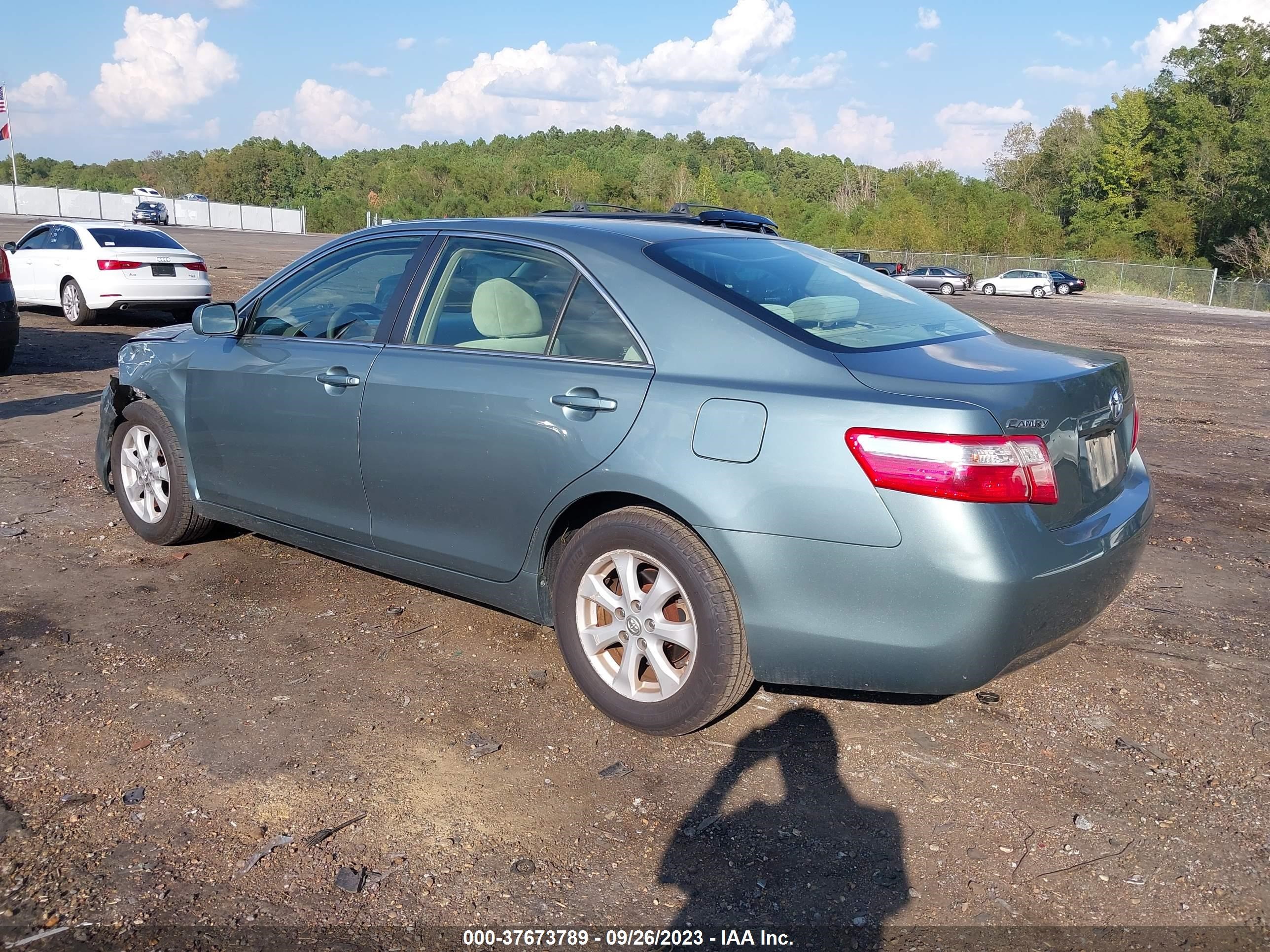 Photo 2 VIN: 4T1BE46K88U740924 - TOYOTA CAMRY 