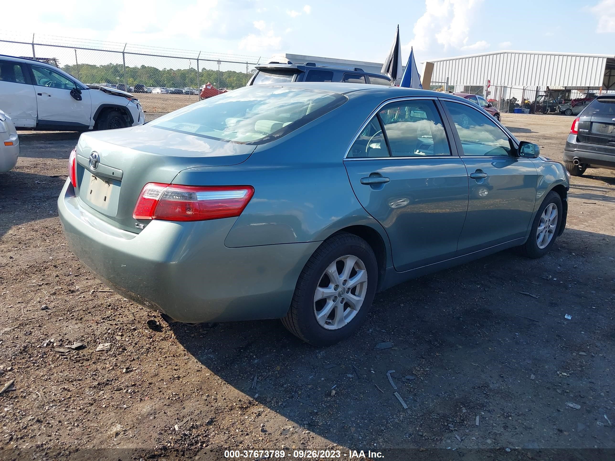 Photo 3 VIN: 4T1BE46K88U740924 - TOYOTA CAMRY 