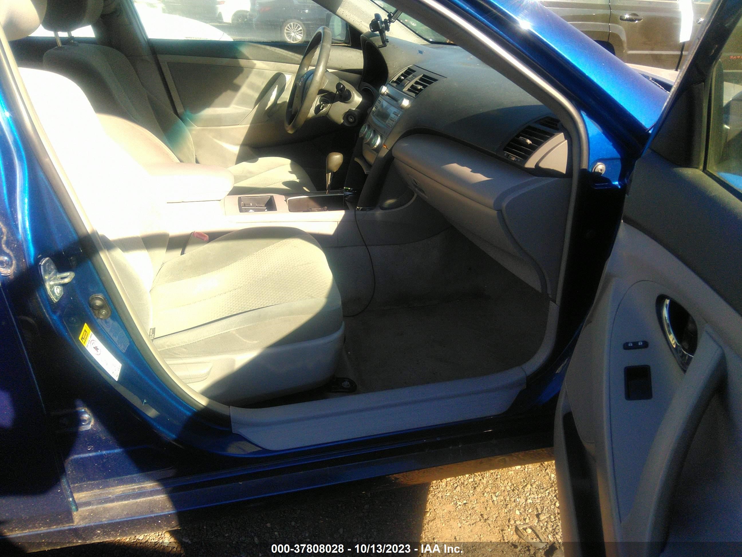 Photo 4 VIN: 4T1BE46K98U248600 - TOYOTA CAMRY 