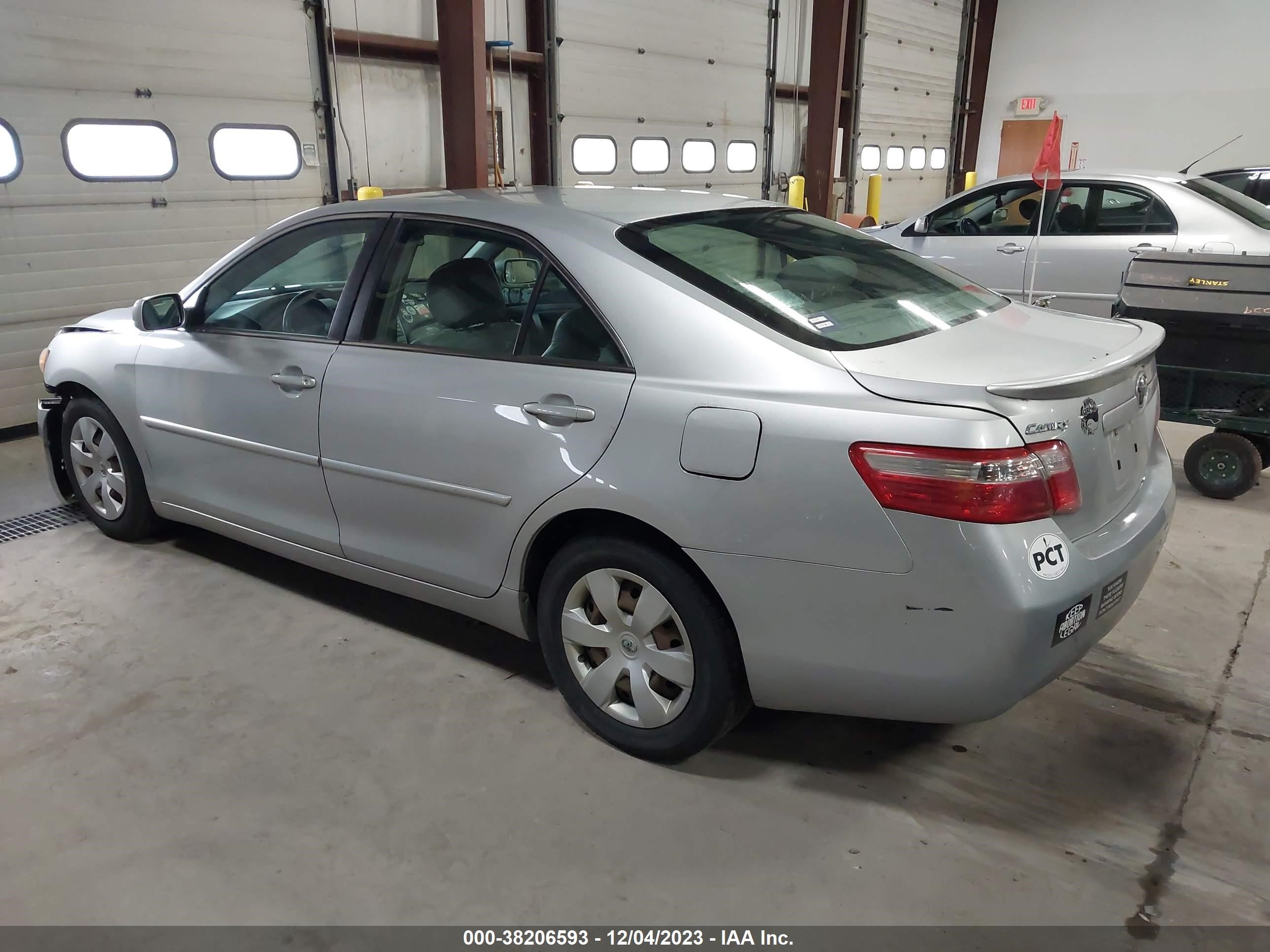 Photo 2 VIN: 4T1BE46KX7U055399 - TOYOTA CAMRY 