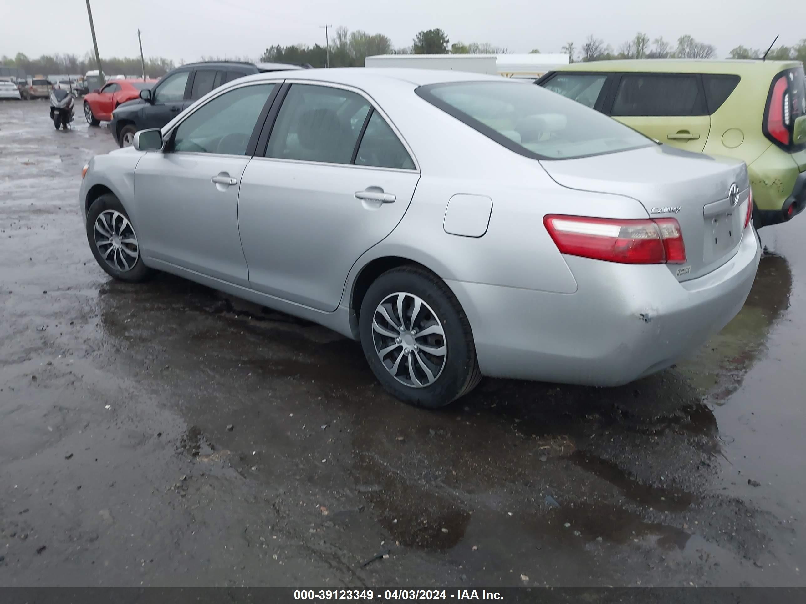 Photo 2 VIN: 4T1BE46KX7U148813 - TOYOTA CAMRY 