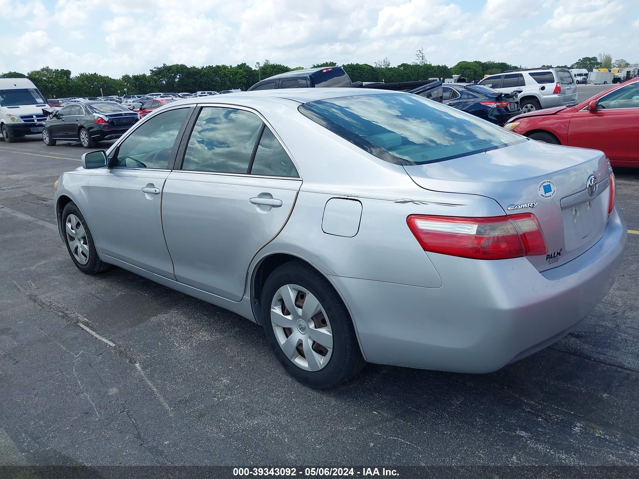 Photo 2 VIN: 4T1BE46KX7U188230 - TOYOTA CAMRY 