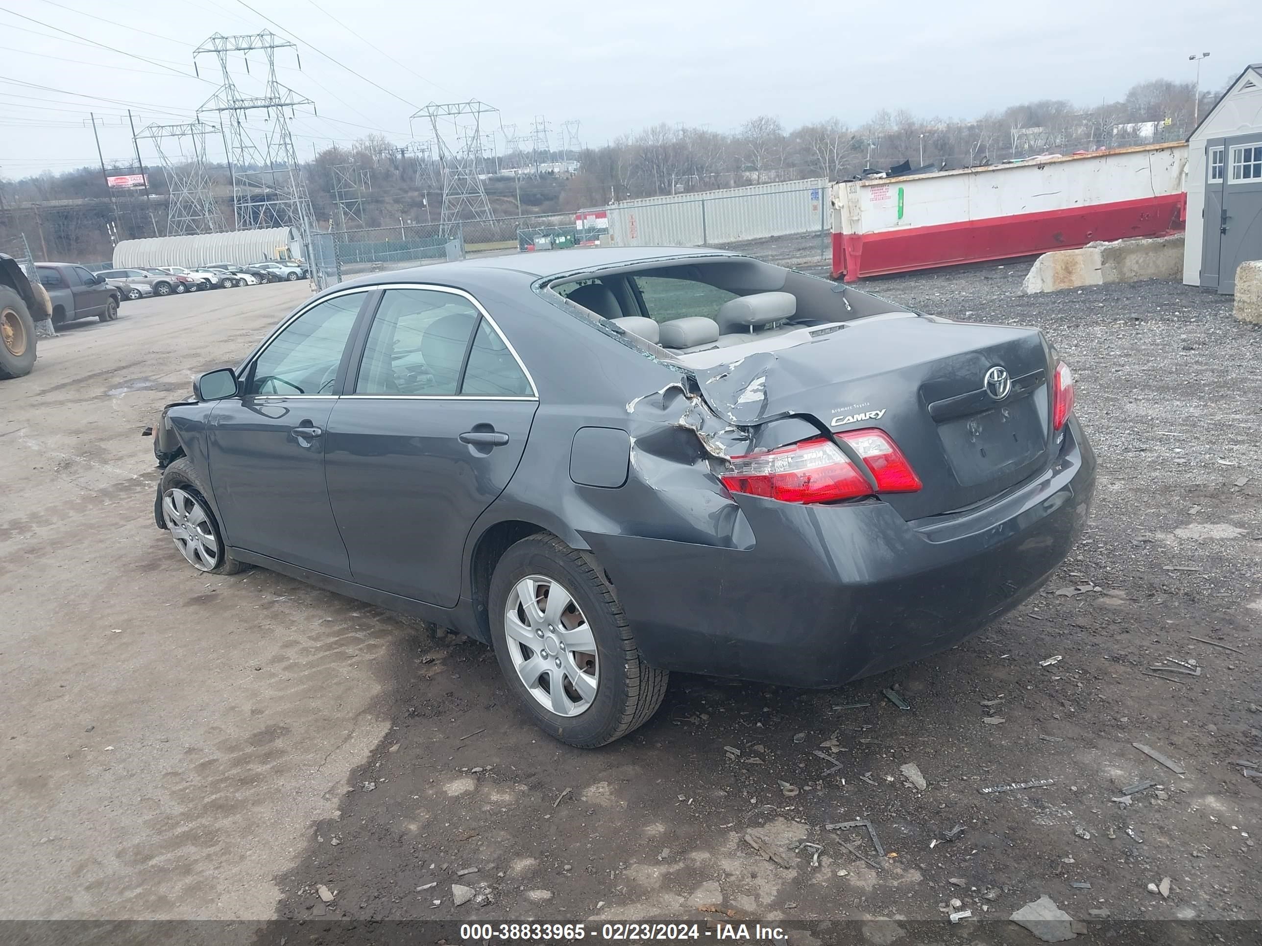 Photo 2 VIN: 4T1BE46KX7U570628 - TOYOTA CAMRY 