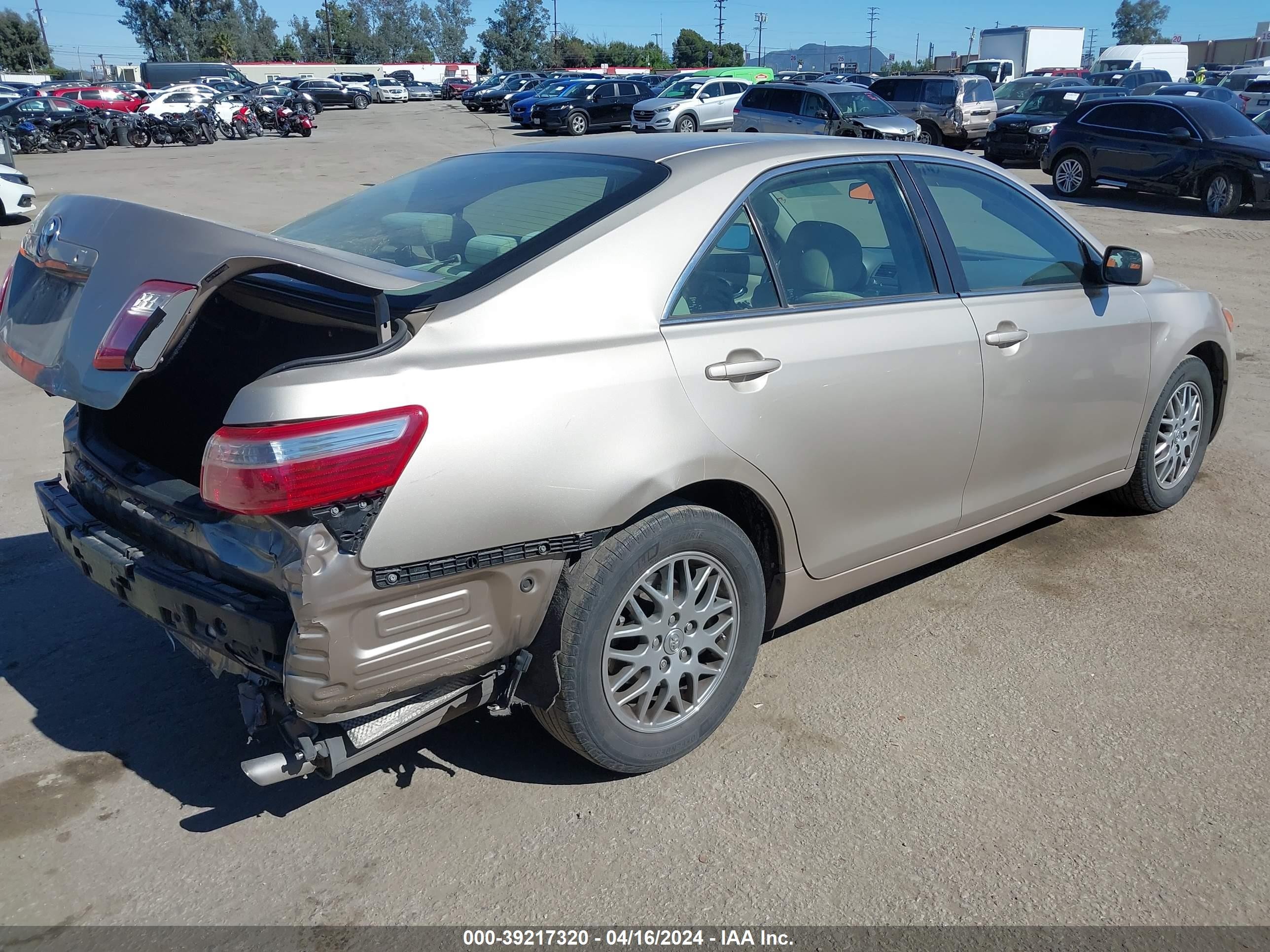 Photo 3 VIN: 4T1BE46KX7U592502 - TOYOTA CAMRY 