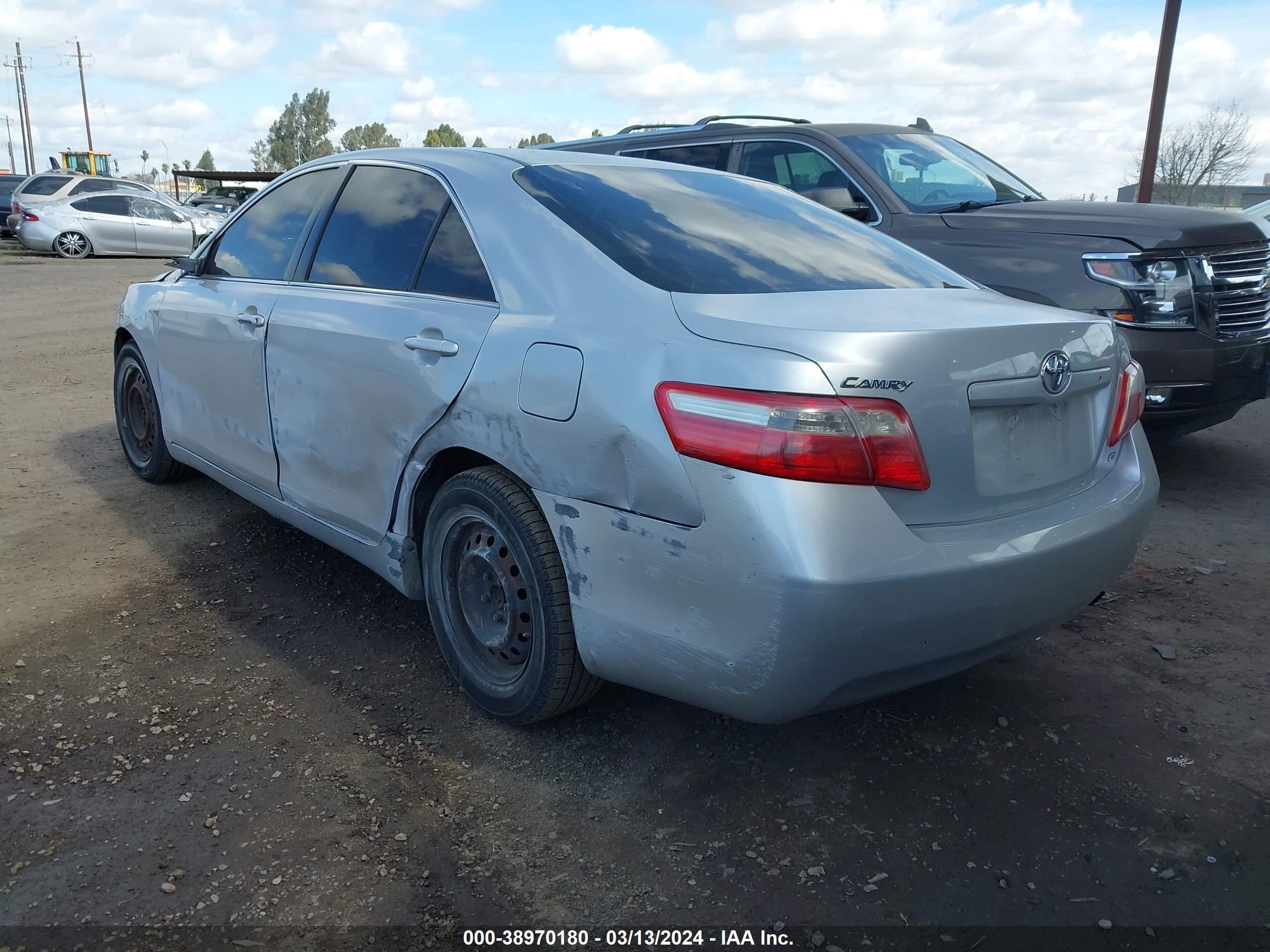 Photo 2 VIN: 4T1BE46KX7U626924 - TOYOTA CAMRY 