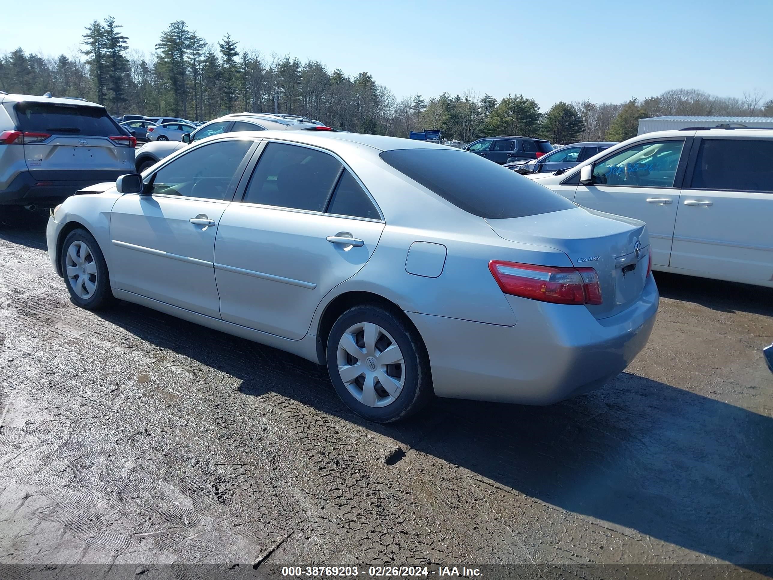 Photo 2 VIN: 4T1BE46KX7U634165 - TOYOTA CAMRY 