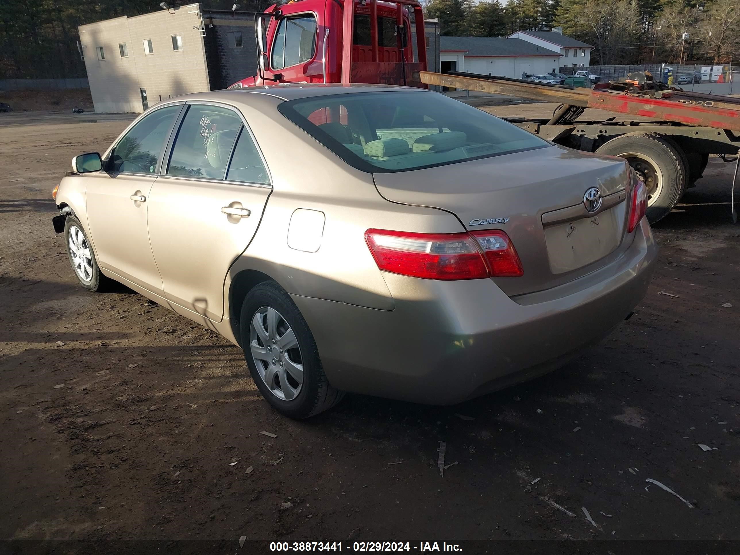 Photo 2 VIN: 4T1BE46KX8U769227 - TOYOTA CAMRY 