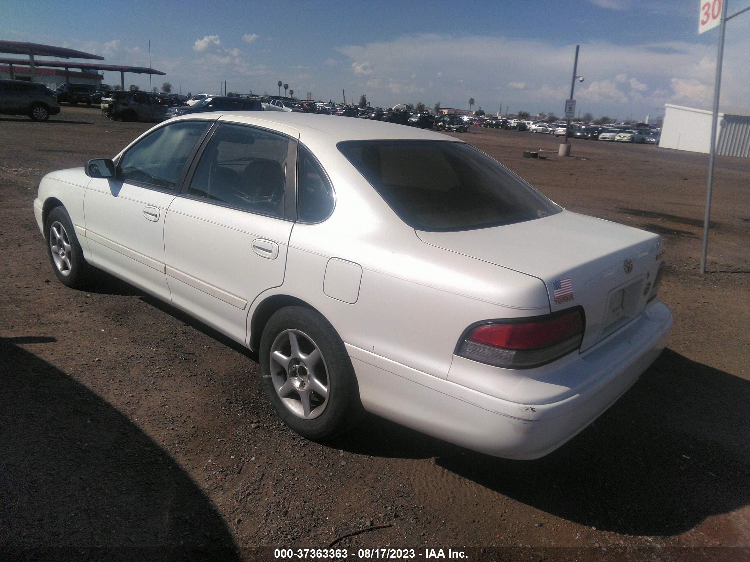 Photo 2 VIN: 4T1BF12B5TU071585 - TOYOTA AVALON 