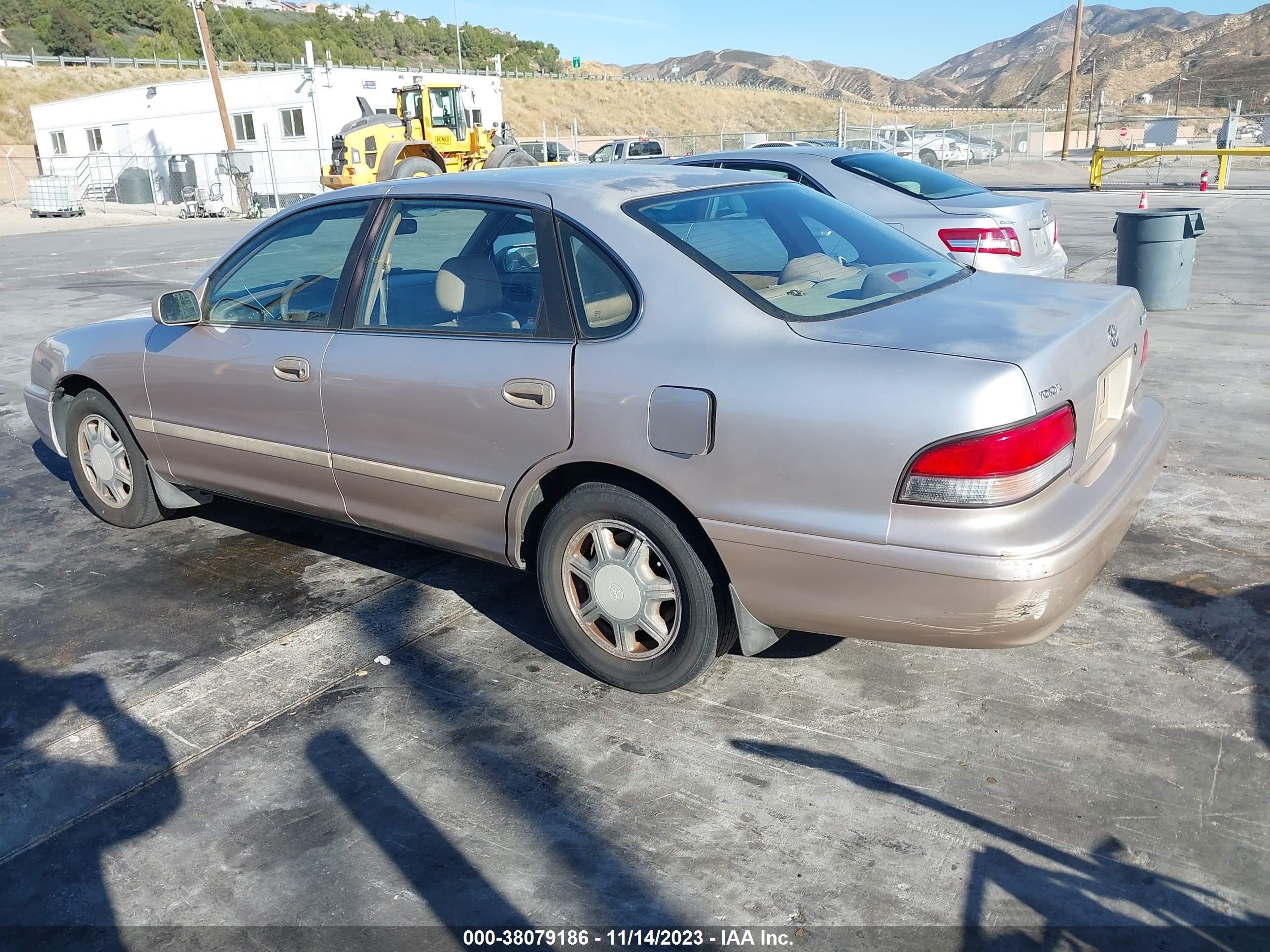 Photo 2 VIN: 4T1BF12B7TU097069 - TOYOTA AVALON 