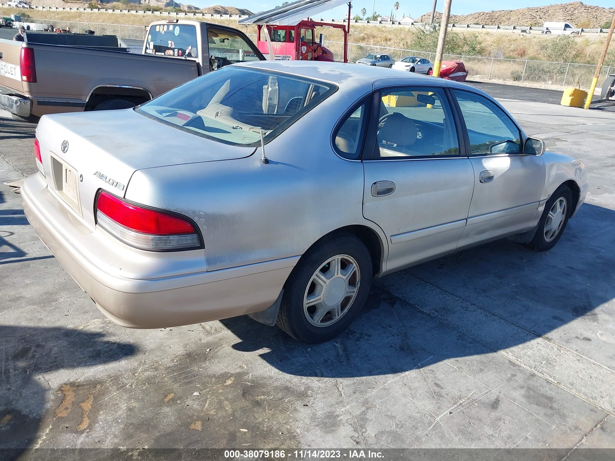 Photo 3 VIN: 4T1BF12B7TU097069 - TOYOTA AVALON 