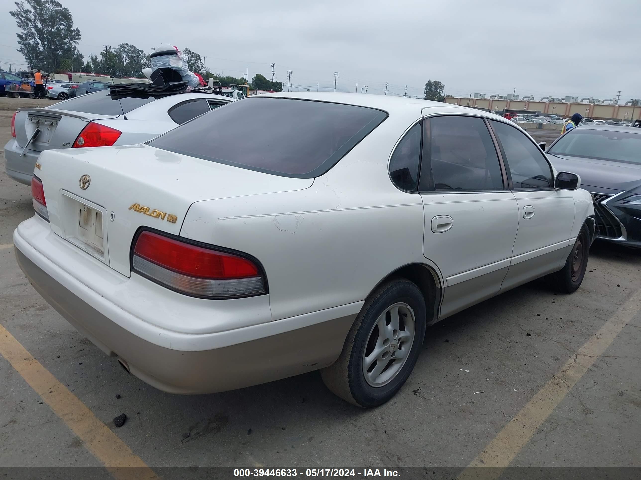 Photo 3 VIN: 4T1BF12B9VU175533 - TOYOTA AVALON 