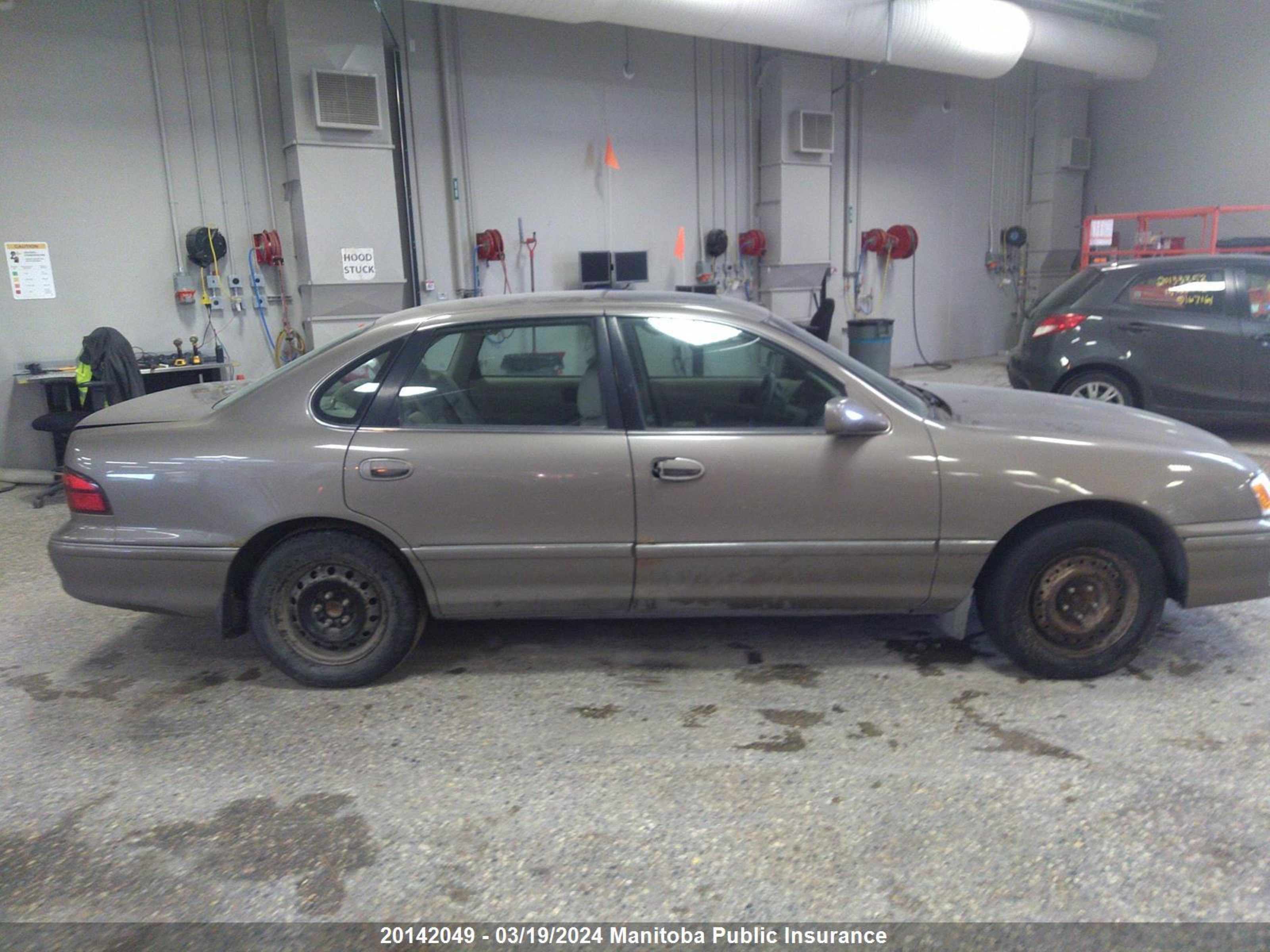 Photo 12 VIN: 4T1BF18B6XU342280 - TOYOTA AVALON 