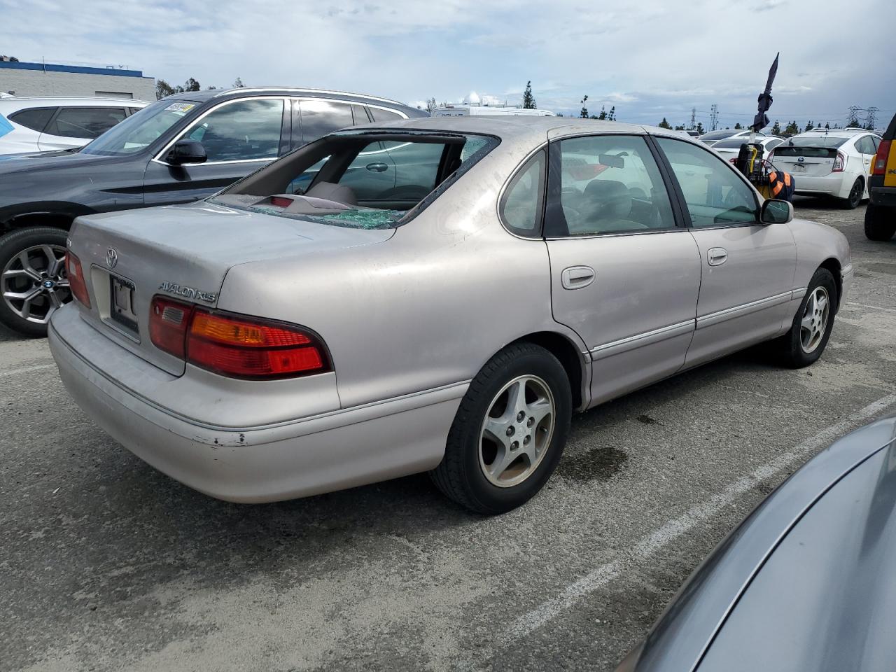 Photo 2 VIN: 4T1BF18B7XU306534 - TOYOTA AVALON 