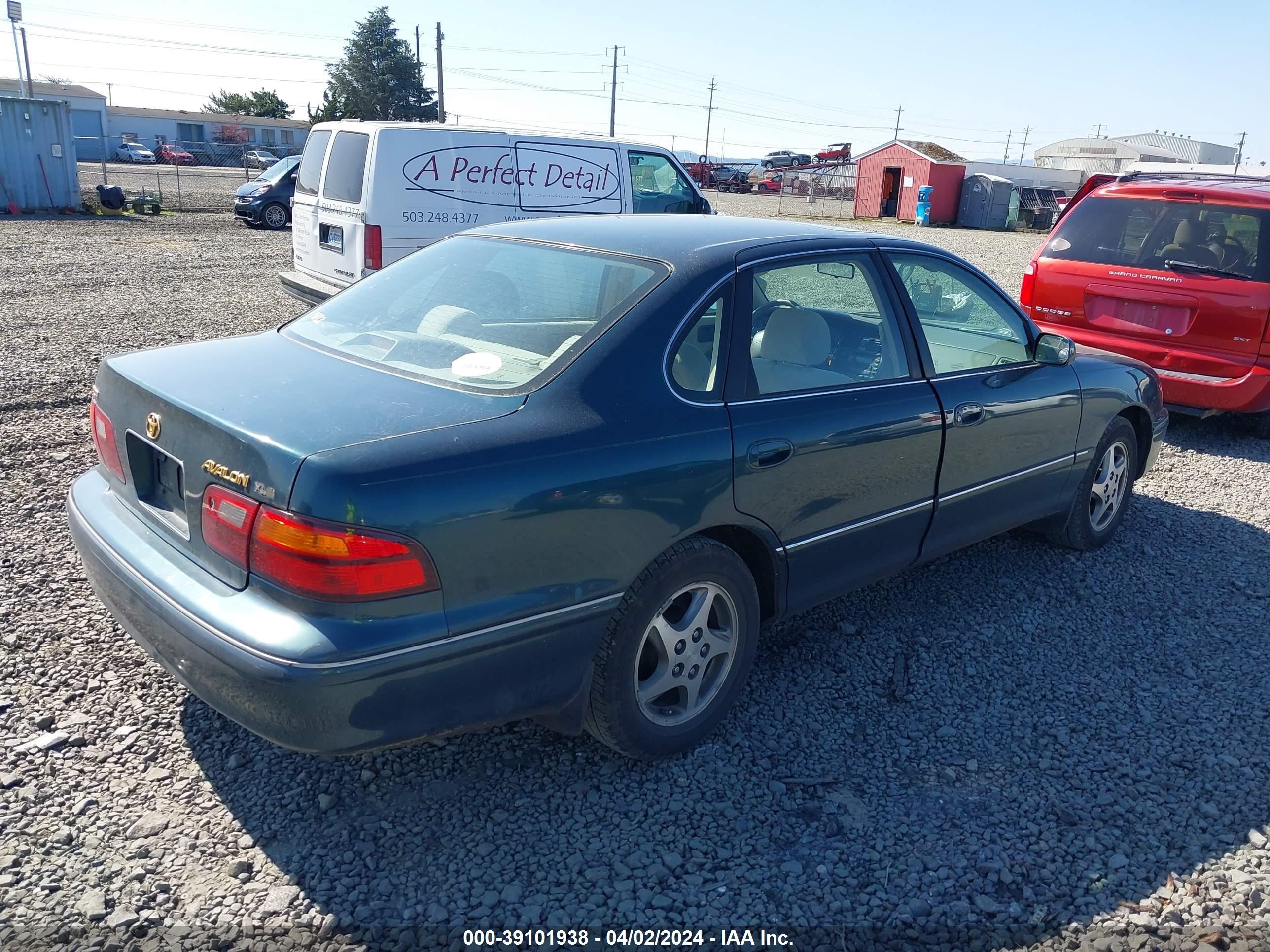 Photo 3 VIN: 4T1BF18B8XU353264 - TOYOTA AVALON 