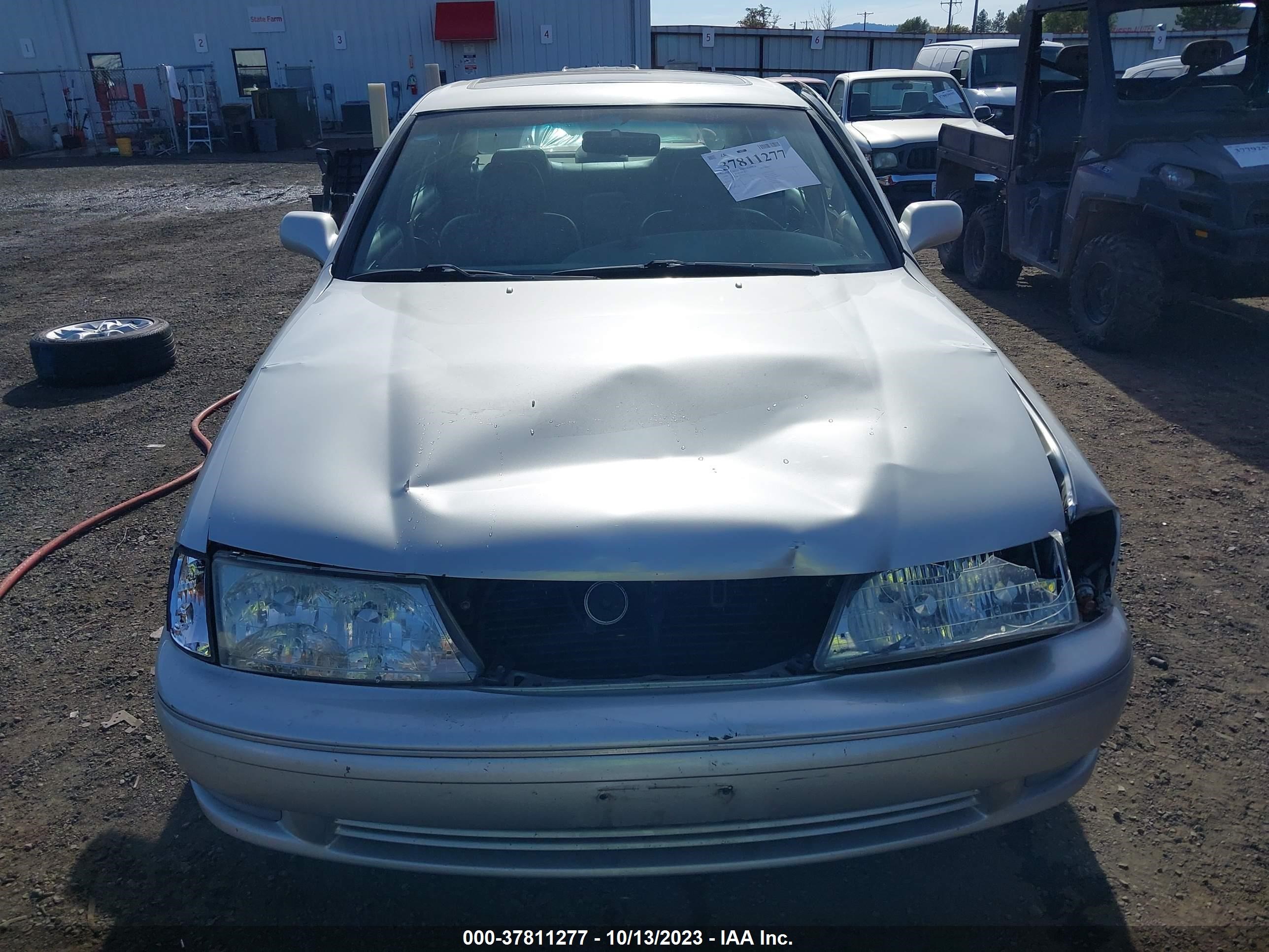 Photo 11 VIN: 4T1BF18BXXU347563 - TOYOTA AVALON 